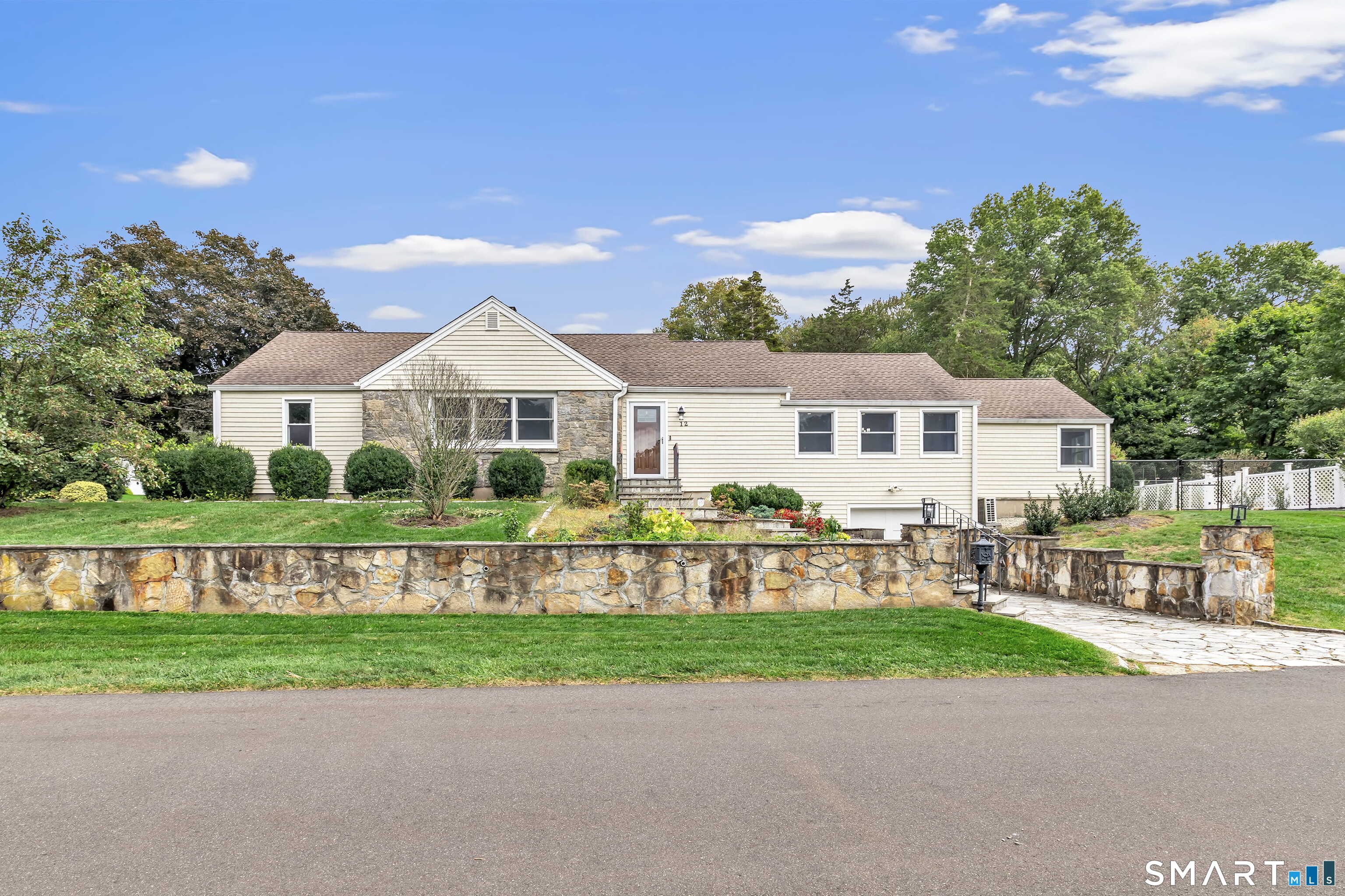 Foto 1 de Casa en venta en 12 Plumb Road, Trumbull, CT — $699,000