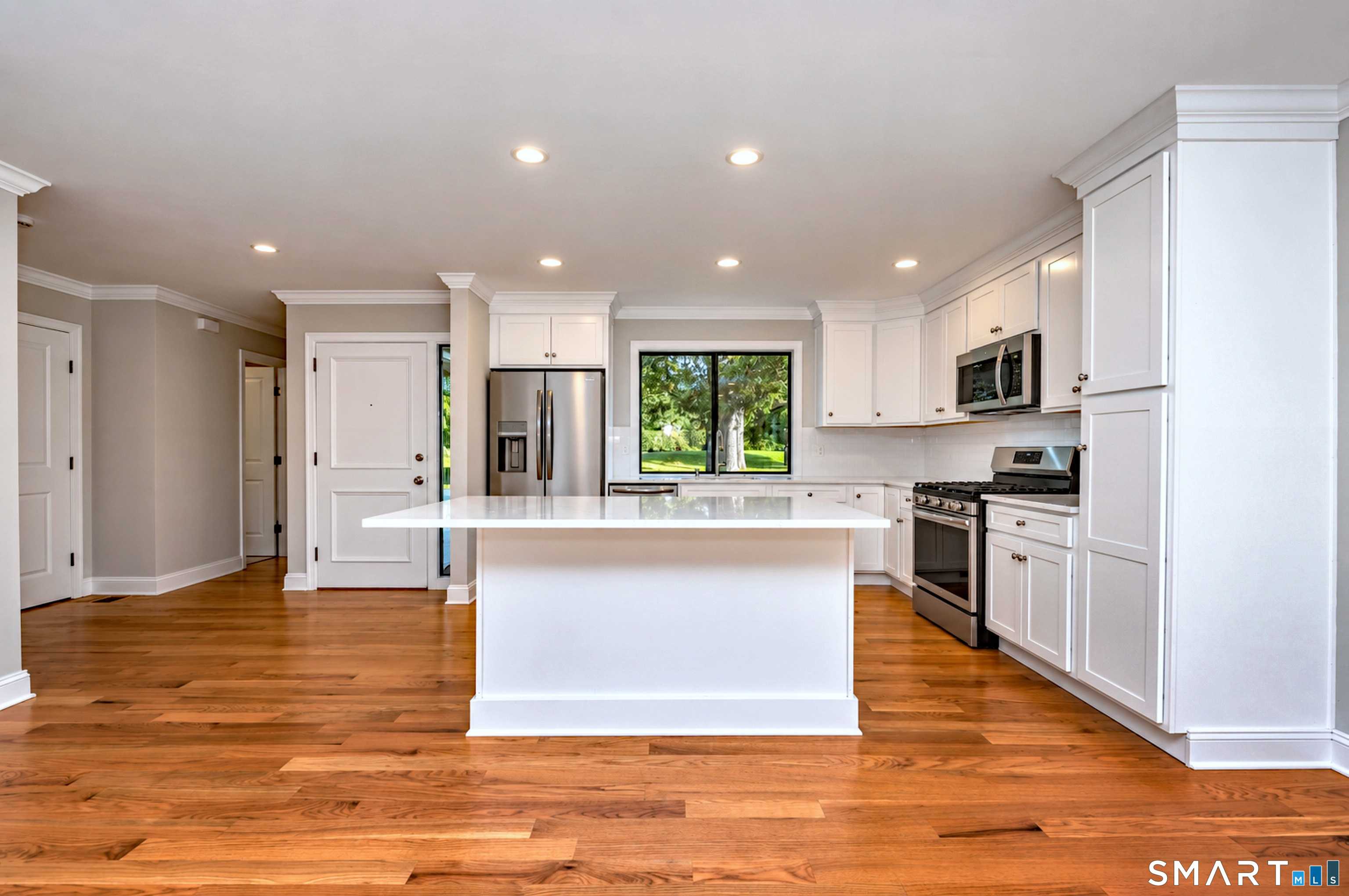 Foto 8 de Condominio en venta en 55 Blackhawk Lane #B, Stratford, CT — $639,000