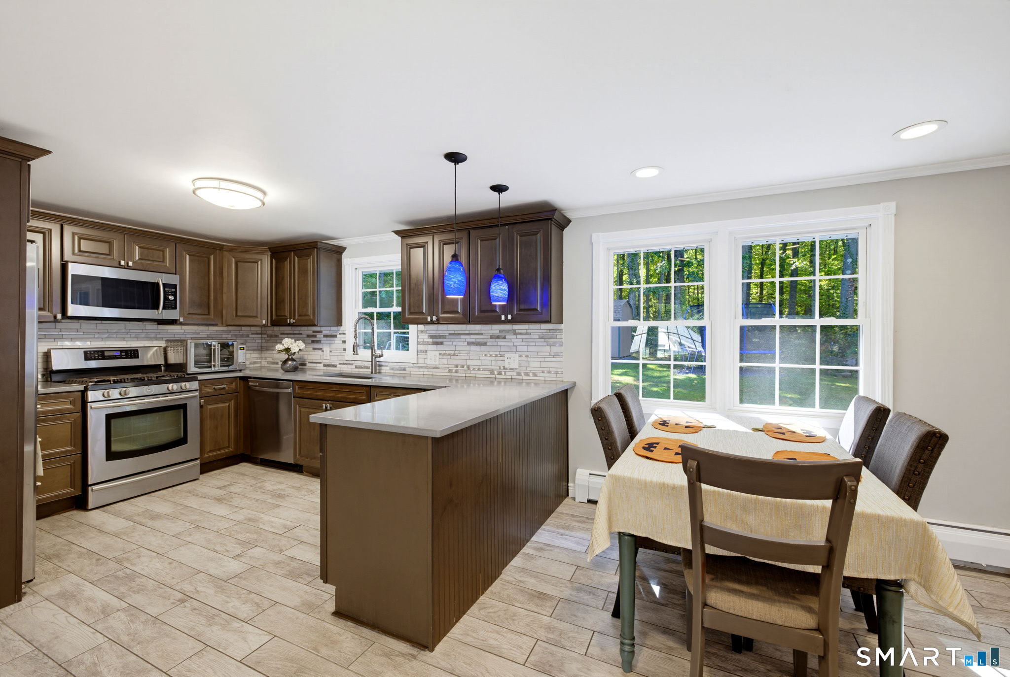 Photo 3 of Single family home for sale at 67 Wooddale Dr, Unionville, CT 06085 | MLS# 24212274 | Listing updated on 2026-10-09