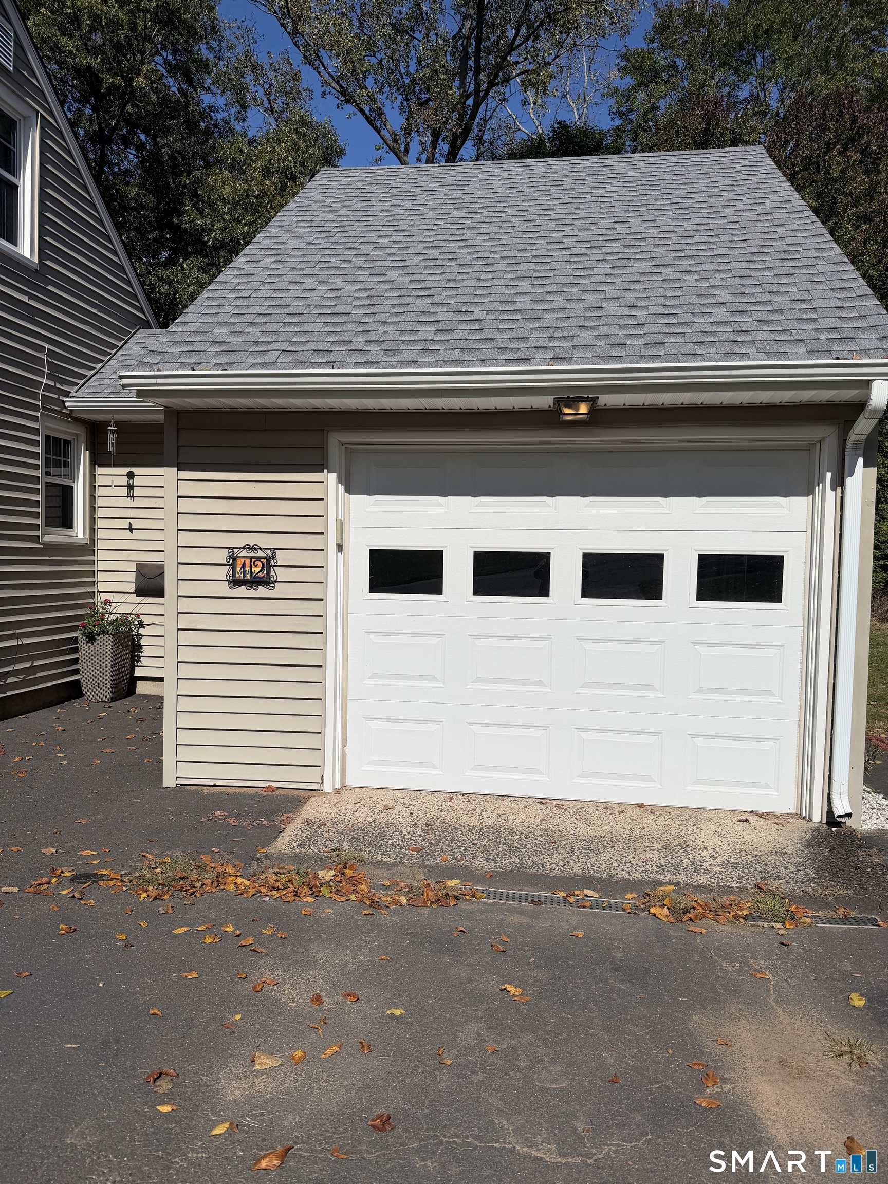 Photo 2 of Single family home for sale at 12 Beechwood Dr, Wallingford, CT 06492 | MLS# 24212218 | Listing updated on 2026-10-09