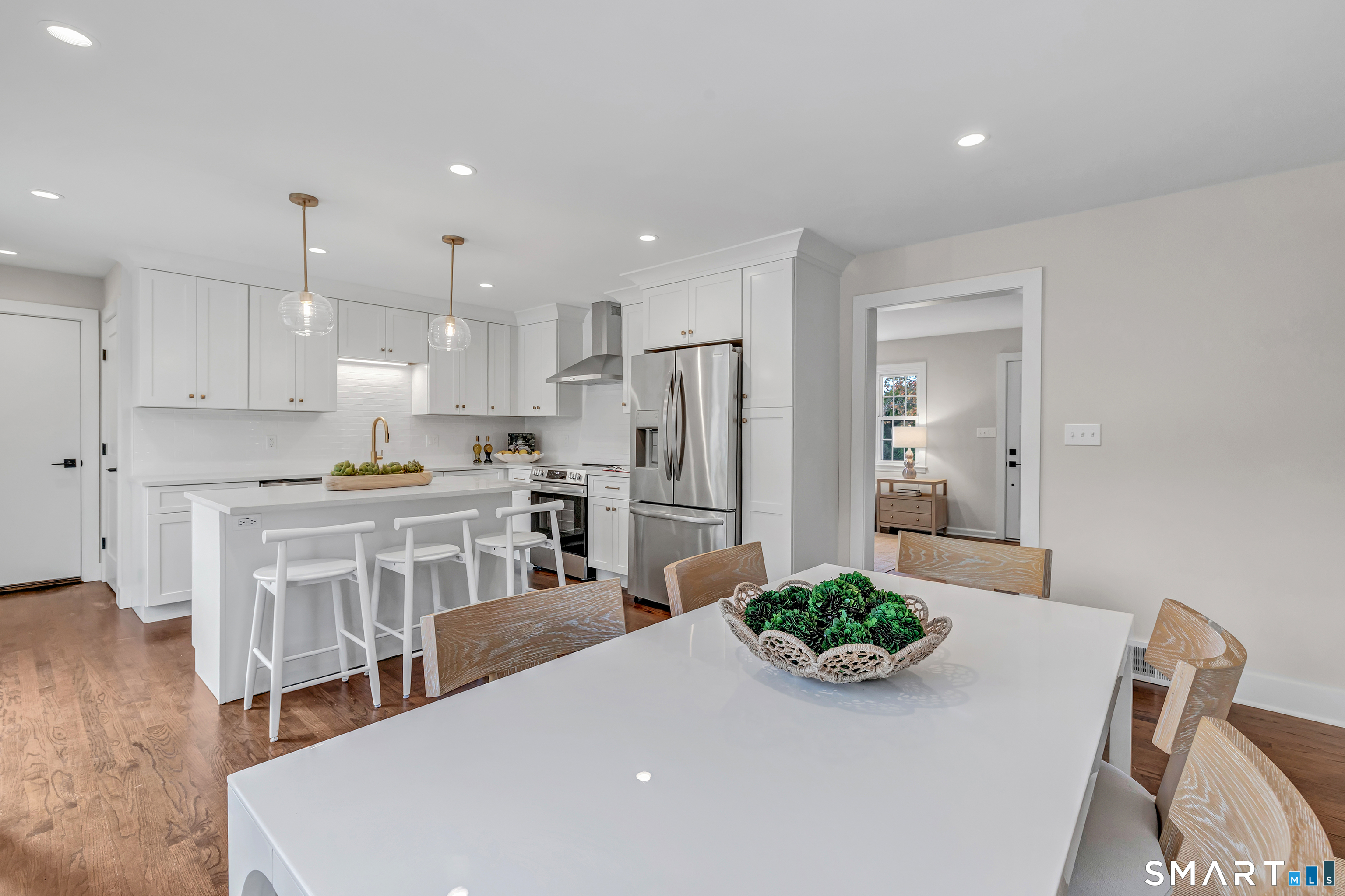 Foto 9 de Casa en venta en 49 Sunrise Avenue, Trumbull, CT — $850,000