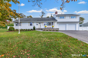 49 Sunrise, Trumbull