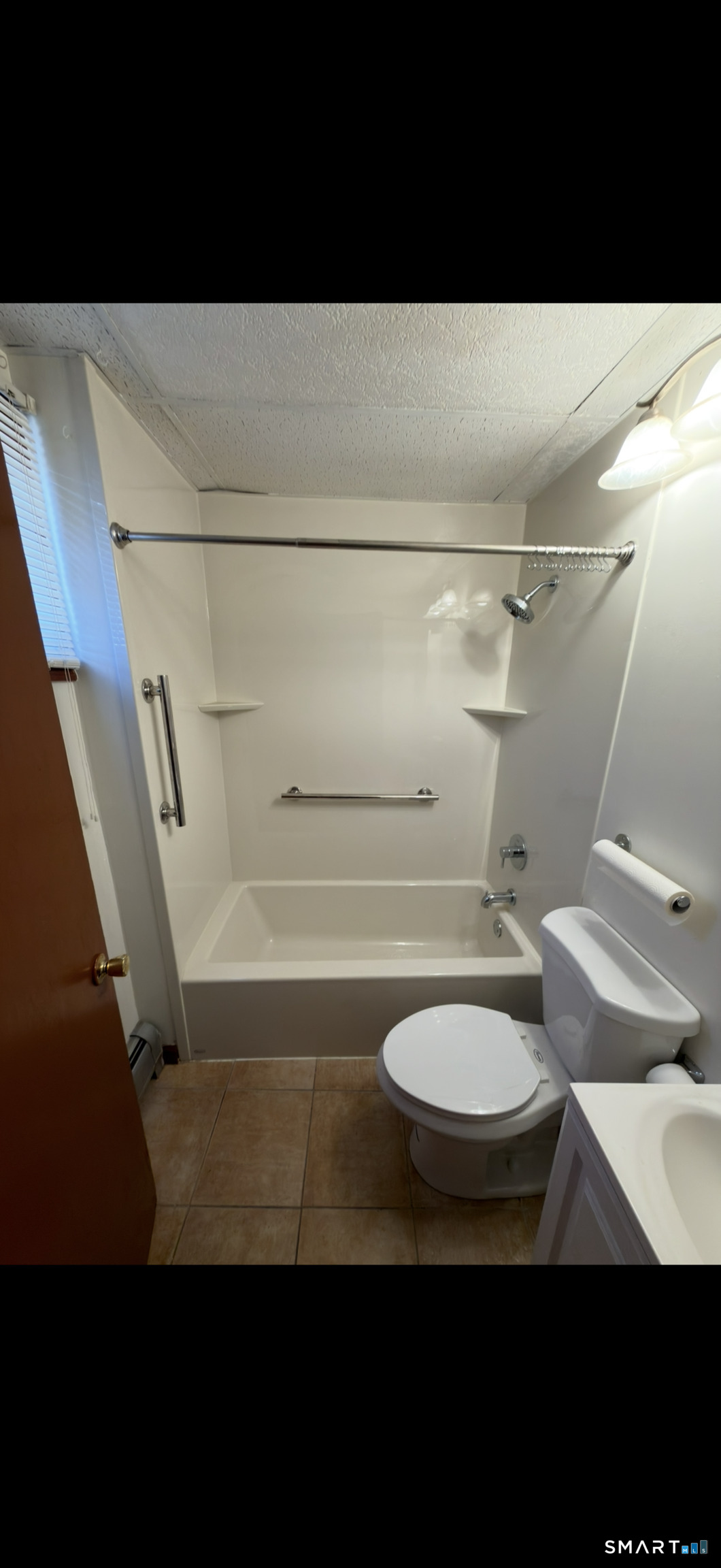 Foto 6 de Apartamento en renta en 532 Carroll Avenue, Bridgeport, CT — $1,800/mes