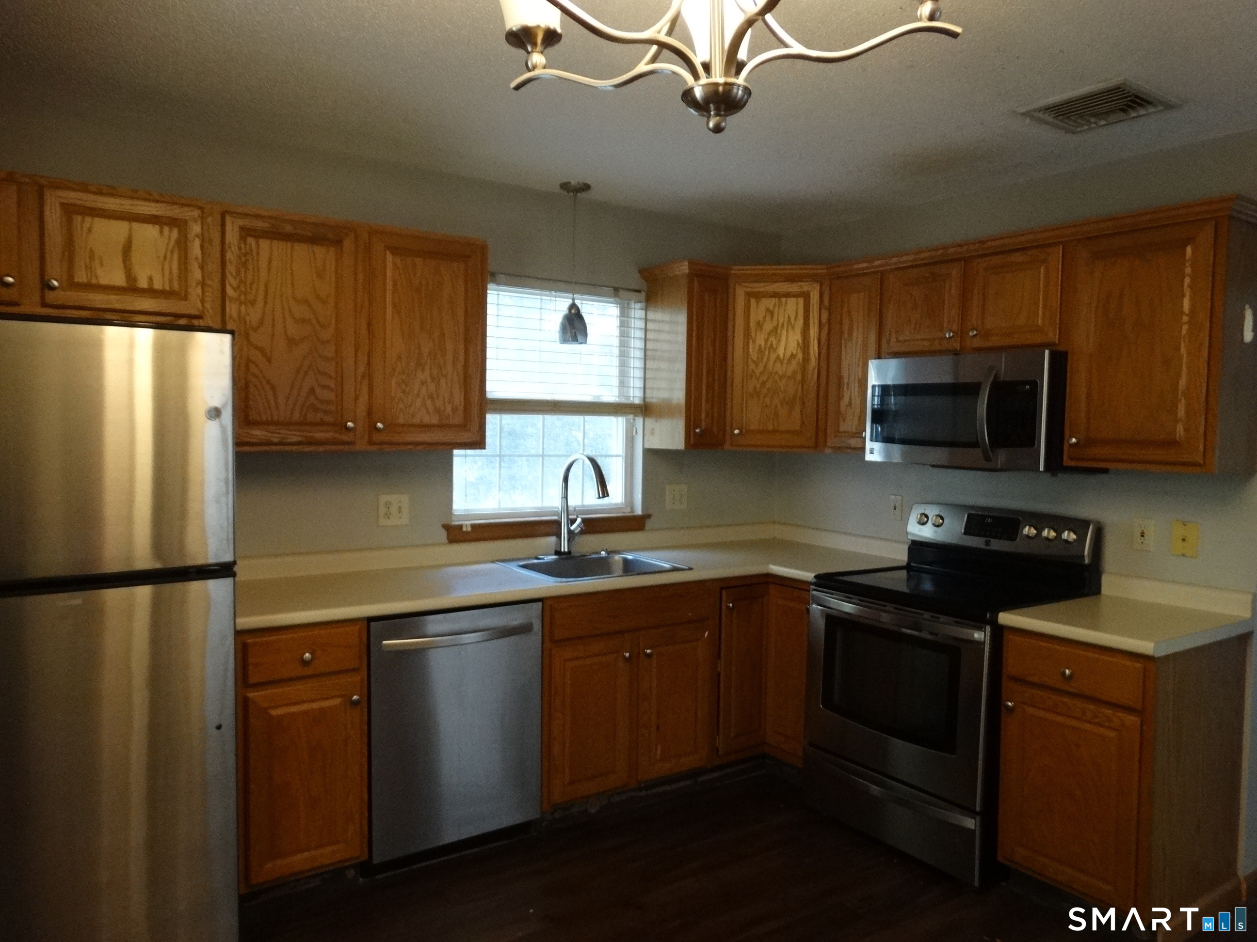 Photo 2 of Single family home for sale at 10 Pheasant Hl Dr #10, Enfield, CT 06082 | MLS# 24213379 | Listing updated on 2026-10-14