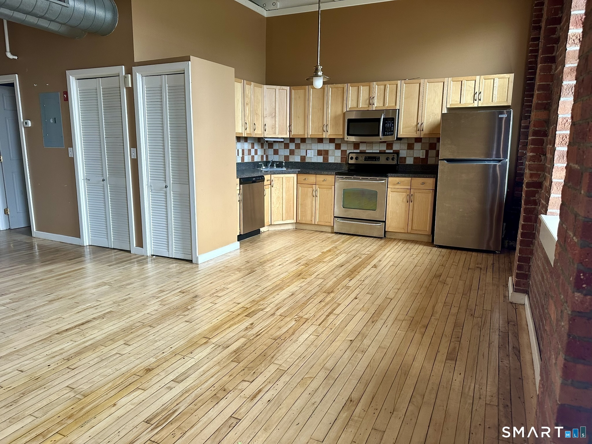 Foto 8 de Condominio en renta en 325 Lafayette Street #3303, Bridgeport, CT — $1,900/mes
