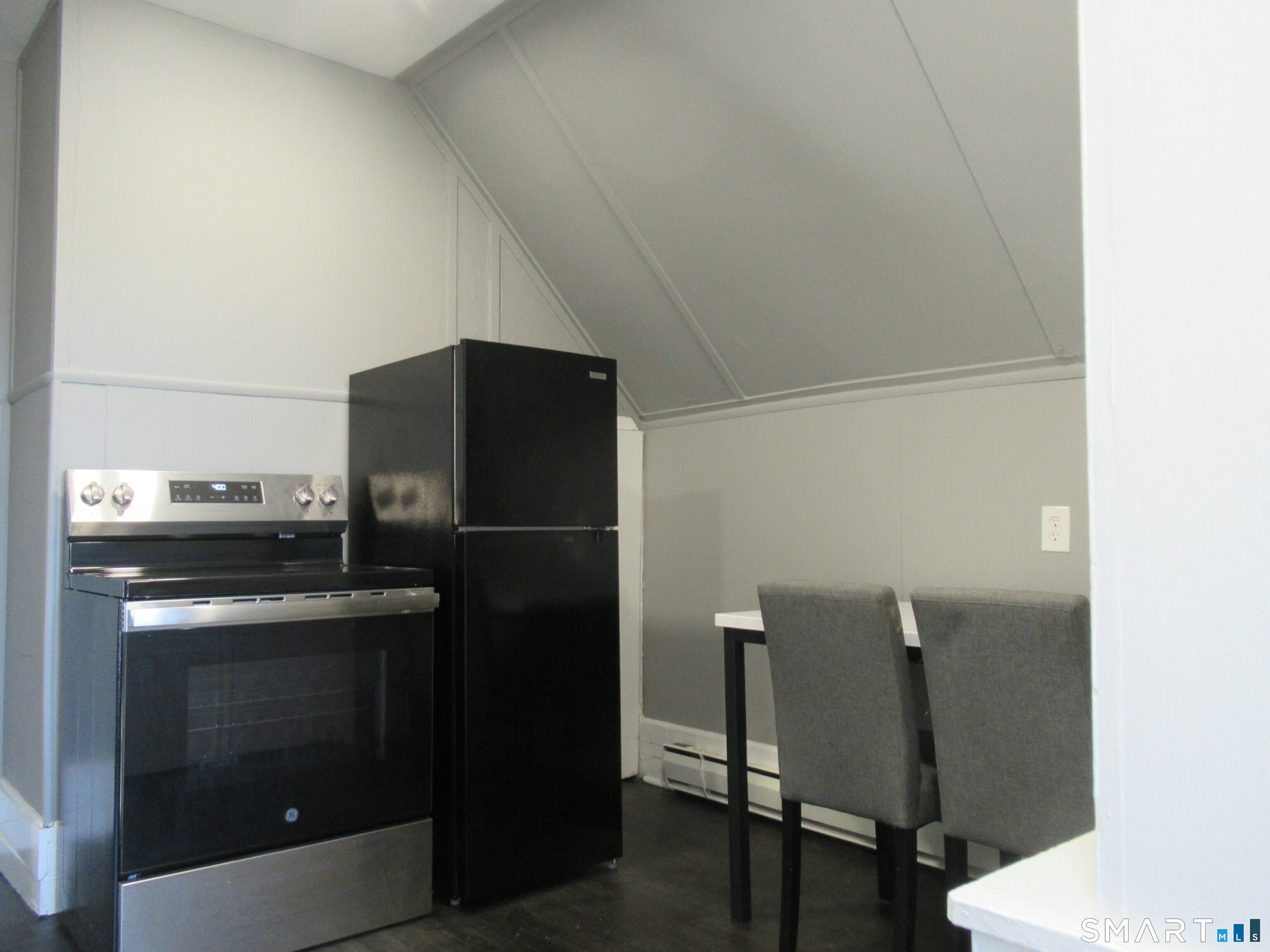 Foto 9 de Apartamento en renta en 326-330 Bradley Street, Bridgeport, CT — $1,650/mes