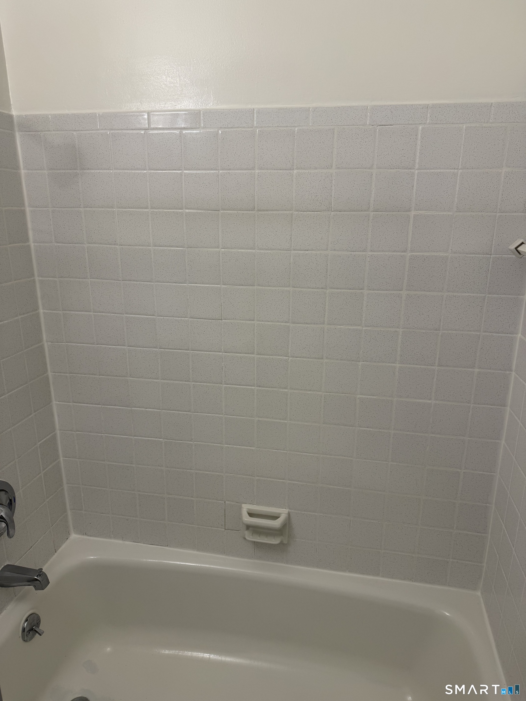 Foto 7 de Condominio en renta en 140 Grove Street #2A, Stamford, CT — $1,900/mes