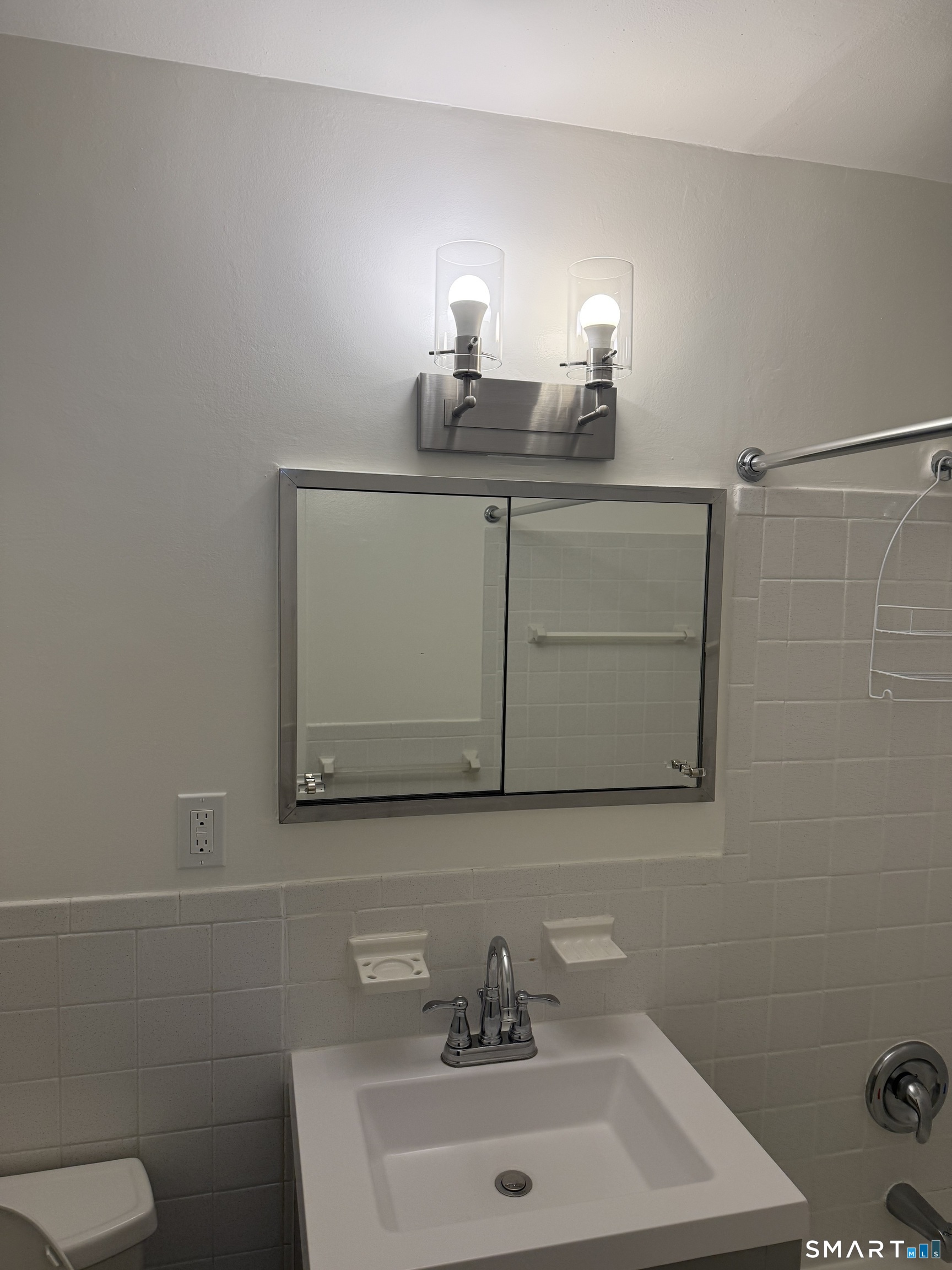 Foto 6 de Condominio en renta en 140 Grove Street #2A, Stamford, CT — $1,900/mes