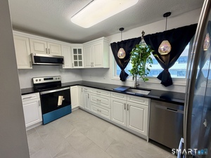 27 Crows Nest, Unit 18R, Danbury