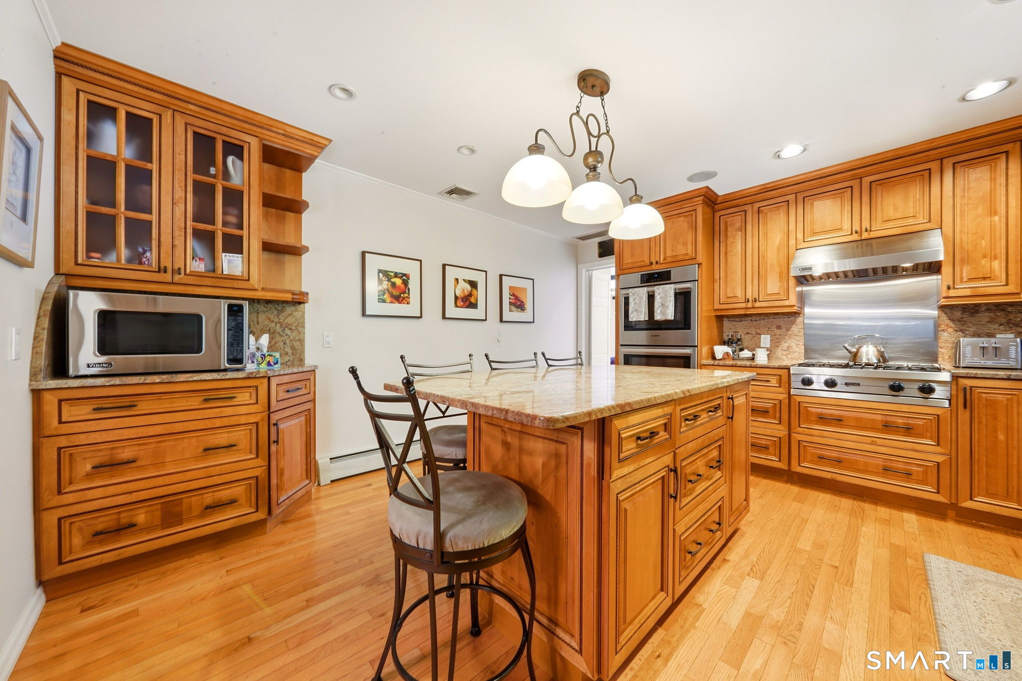 Foto 9 de Casa en venta en 23 Clara Drive, Norwalk, CT — $799,000