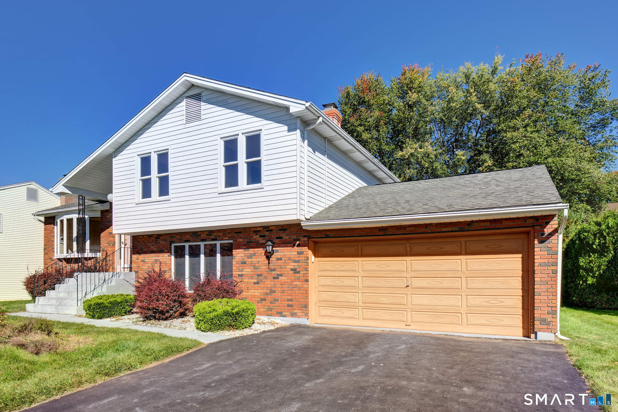 Photo 1 of Single family home for sale at 107 Patriot Ln, Newington, CT 06111 | MLS# 24212845 | Listing updated on 2026-10-10