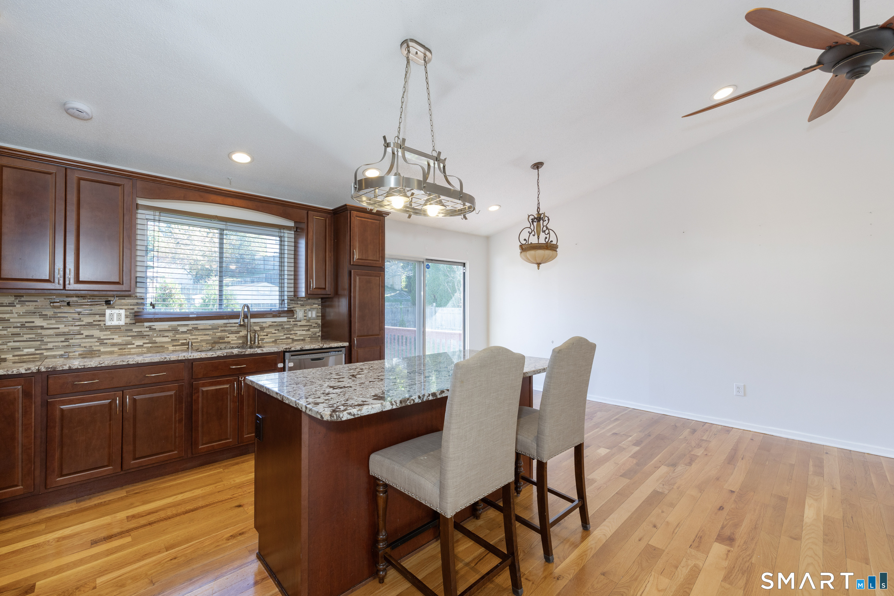 351 Bradley Street photo 7