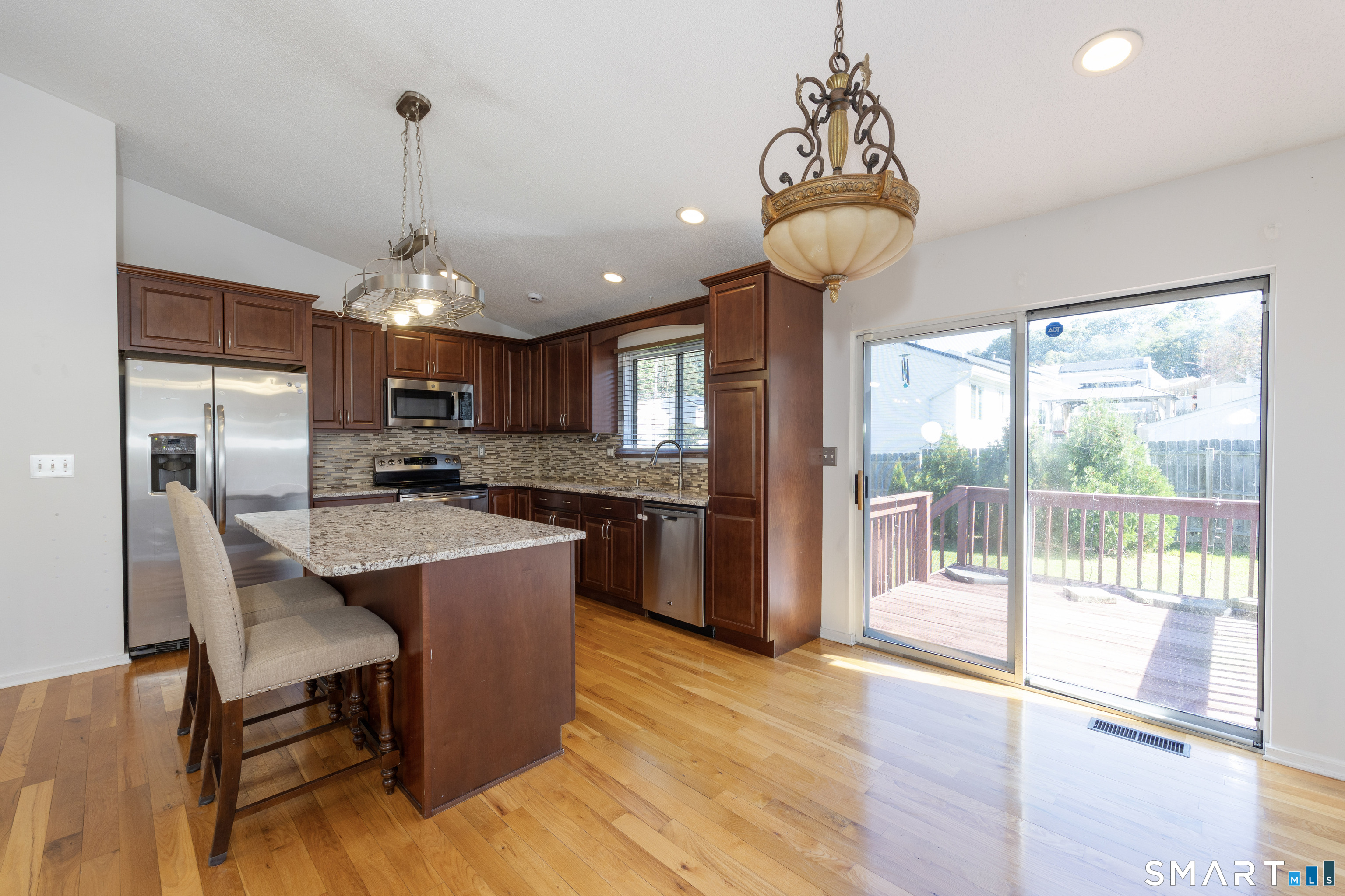351 Bradley Street photo 9