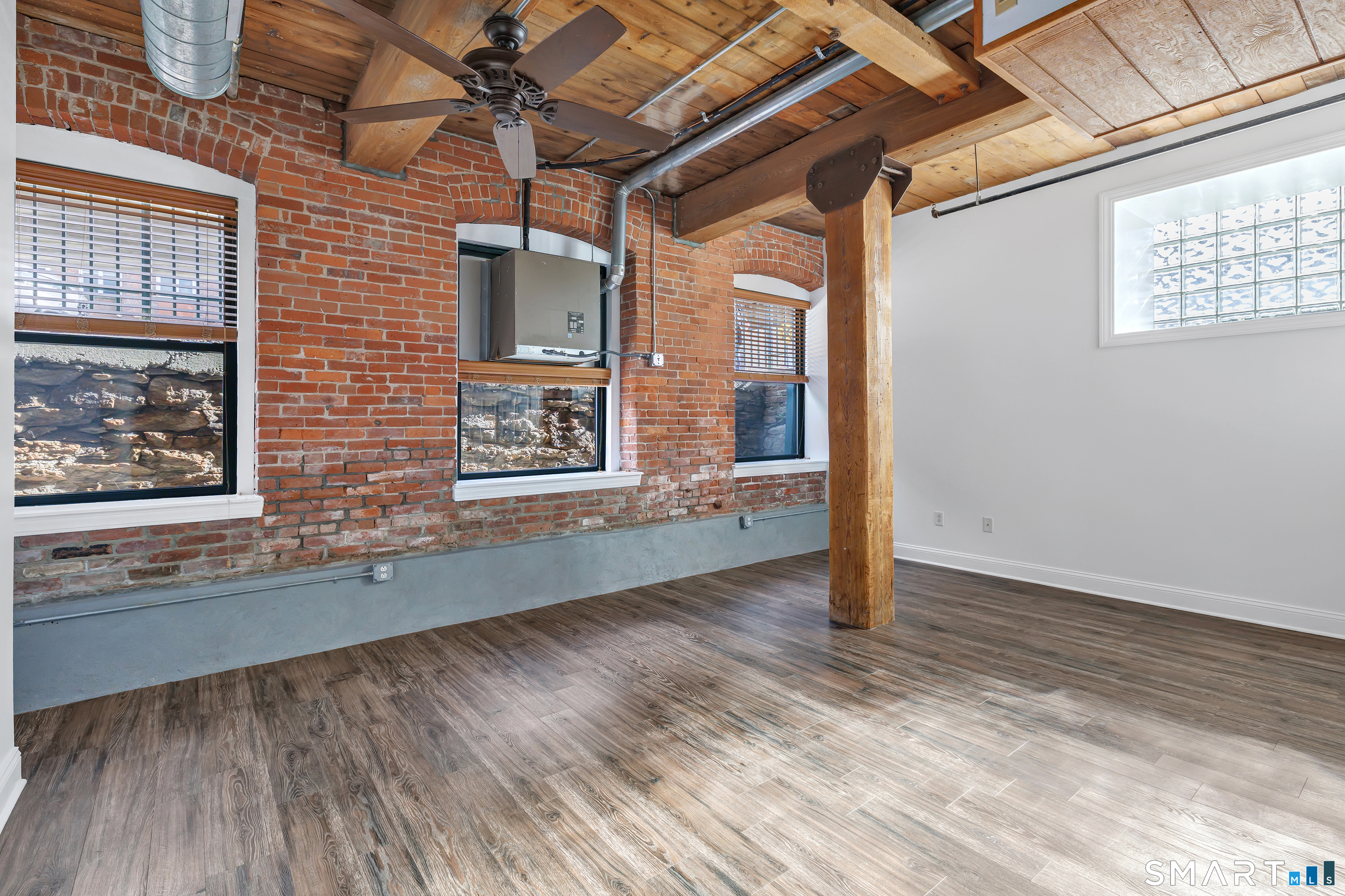 Foto 3 de Condominio en venta en 145 Canal Street #13, Shelton, CT — $249,000
