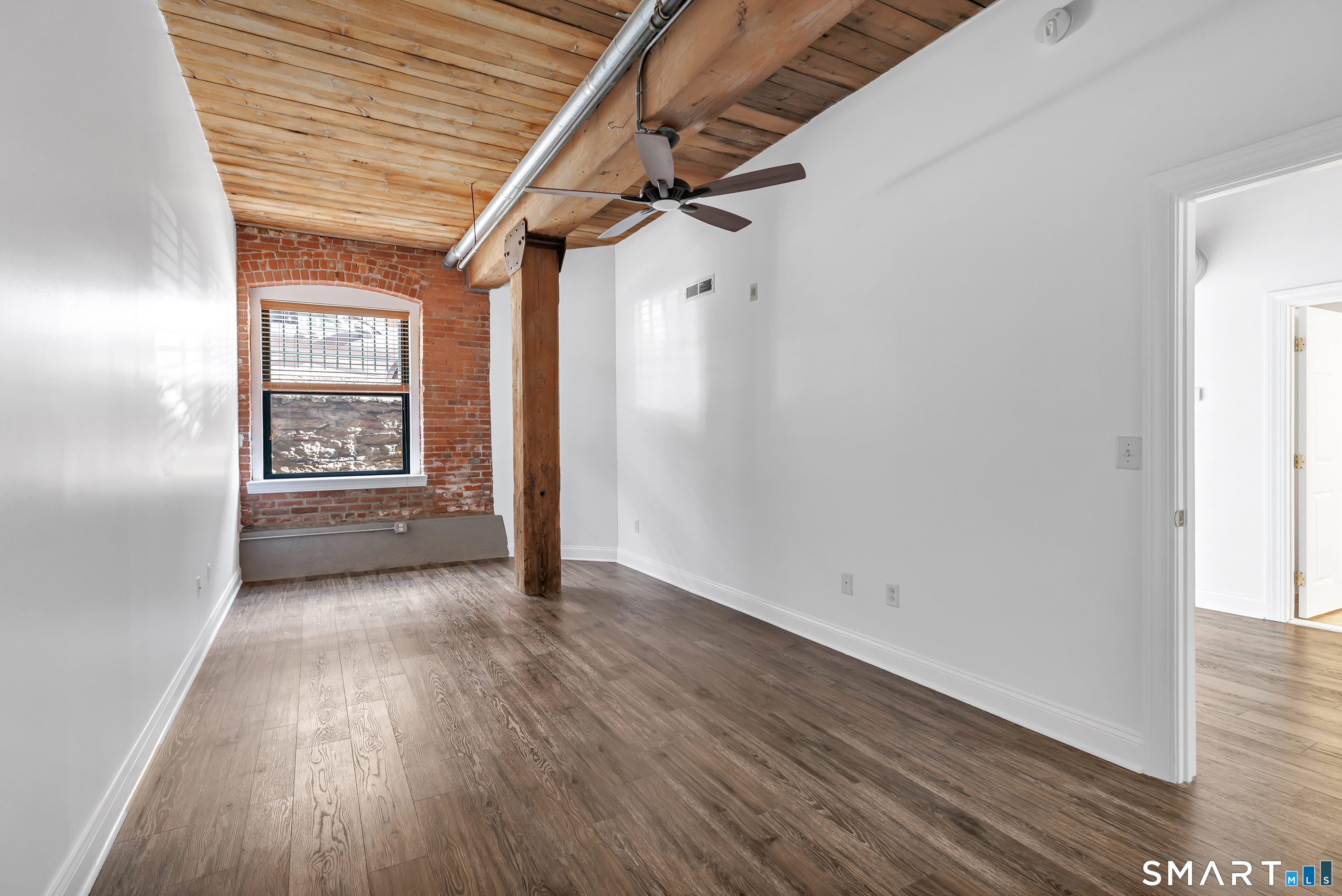 Foto 9 de Condominio en venta en 145 Canal Street #13, Shelton, CT — $249,000