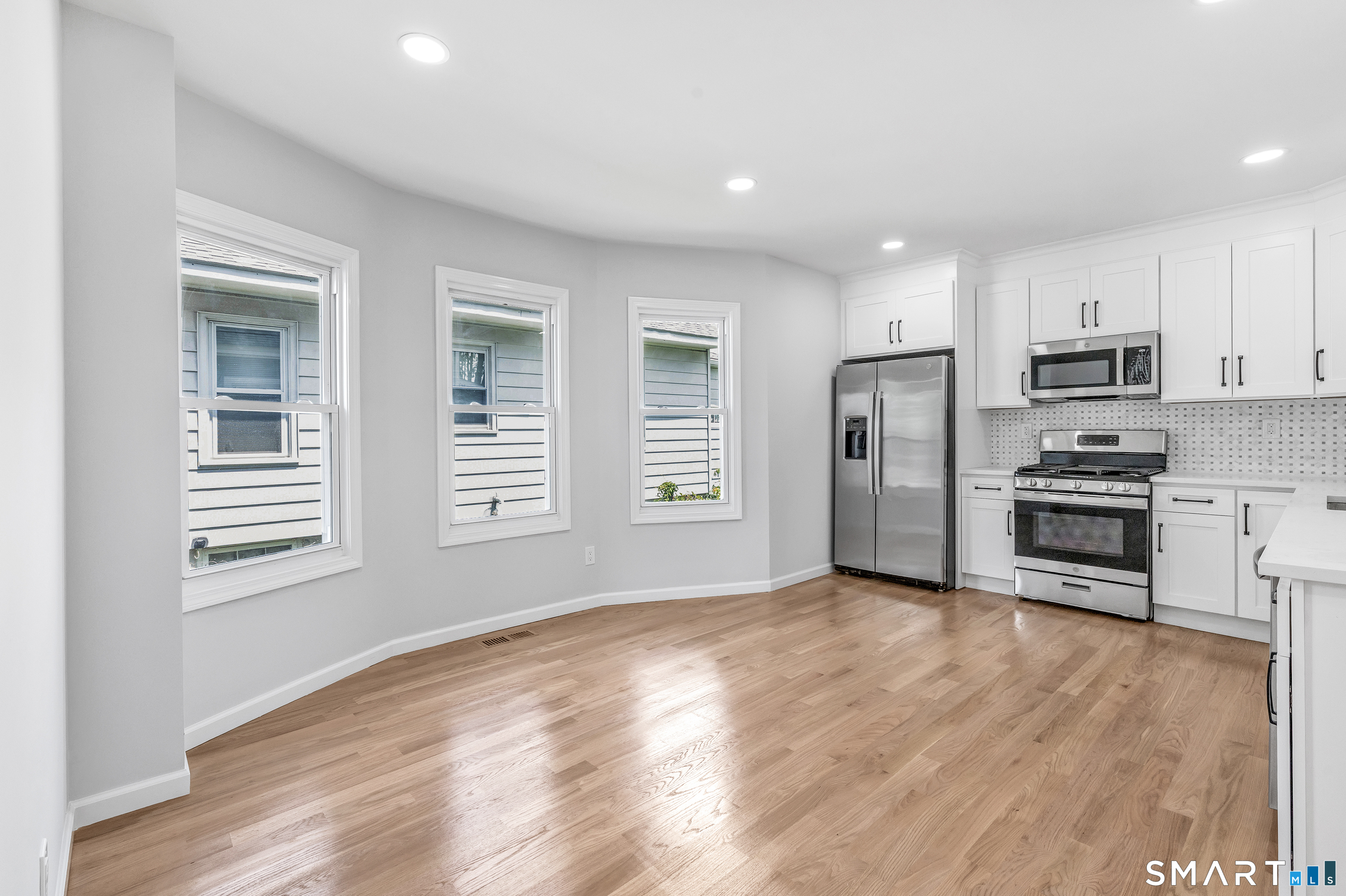41 Burritt Avenue photo 13
