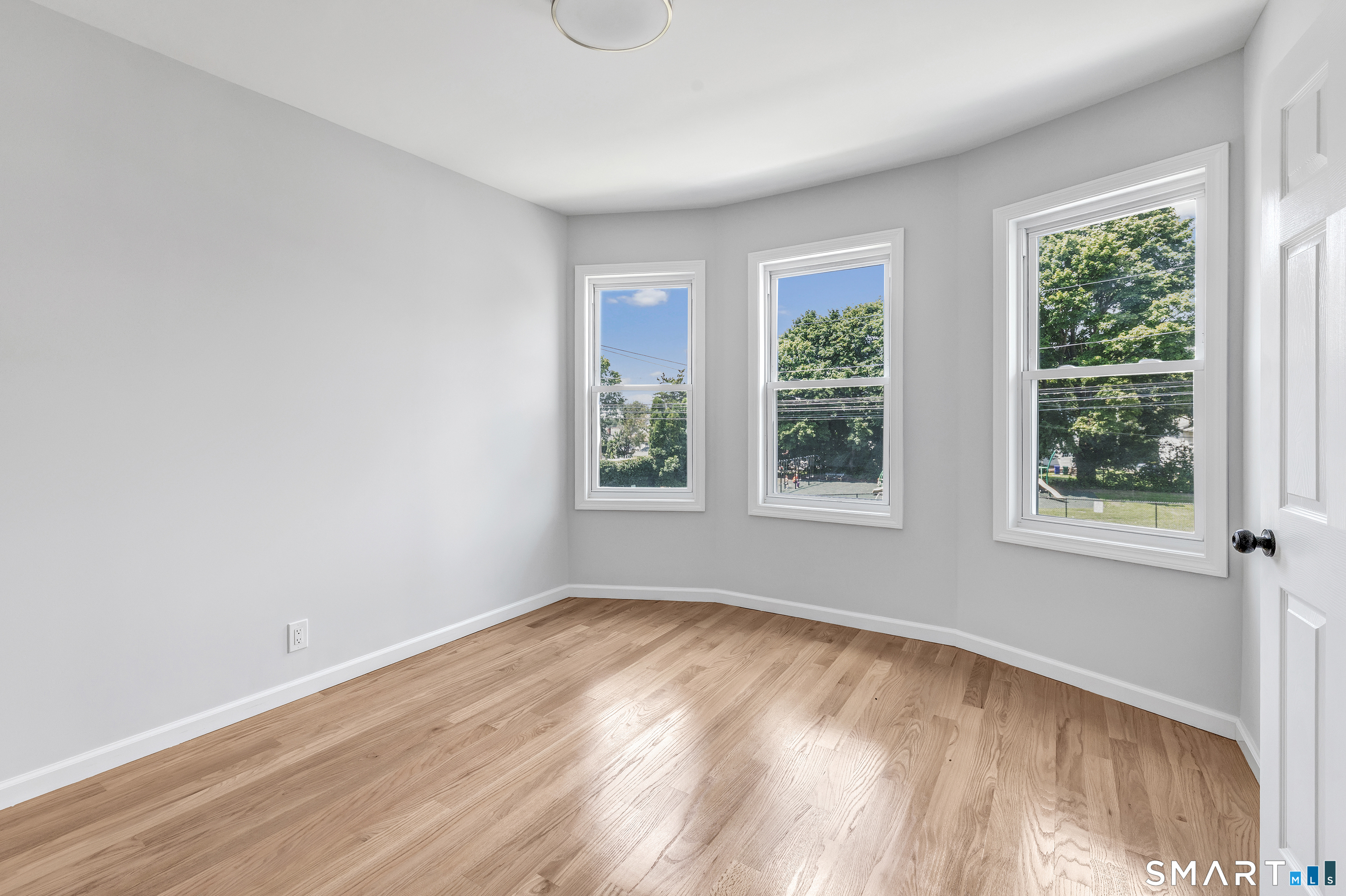 41 Burritt Avenue photo 17