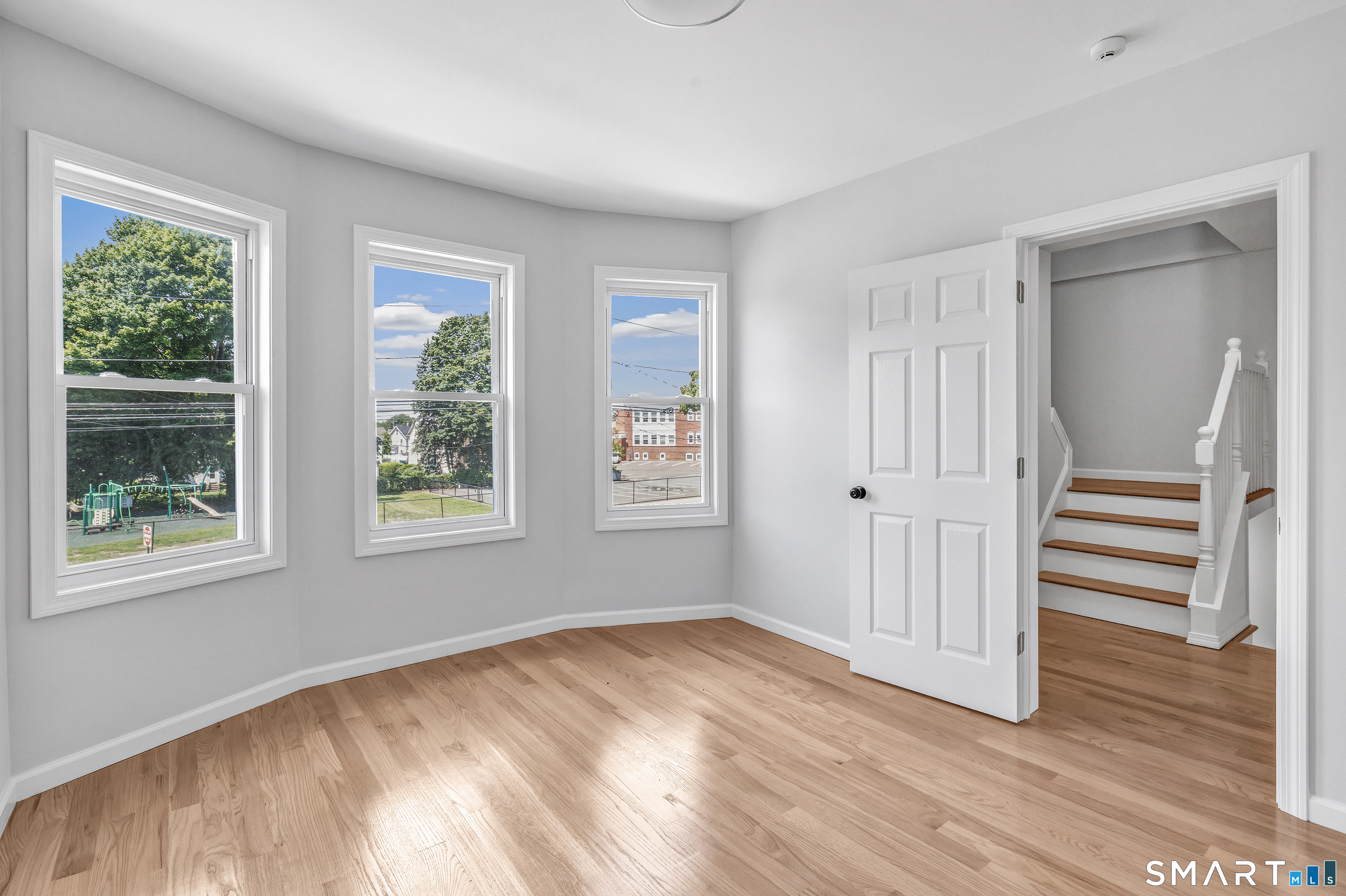 41 Burritt Avenue photo 18
