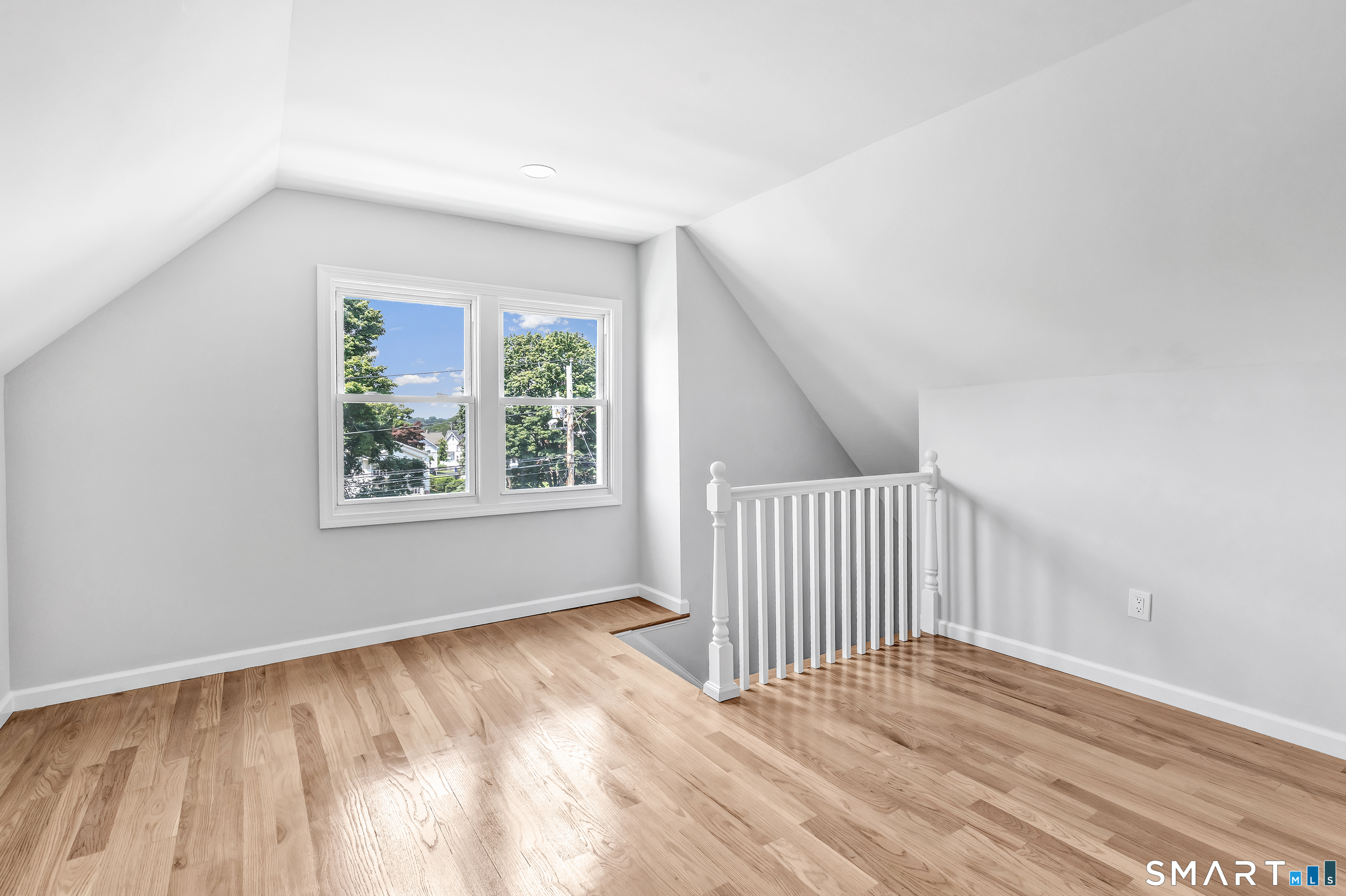41 Burritt Avenue photo 24