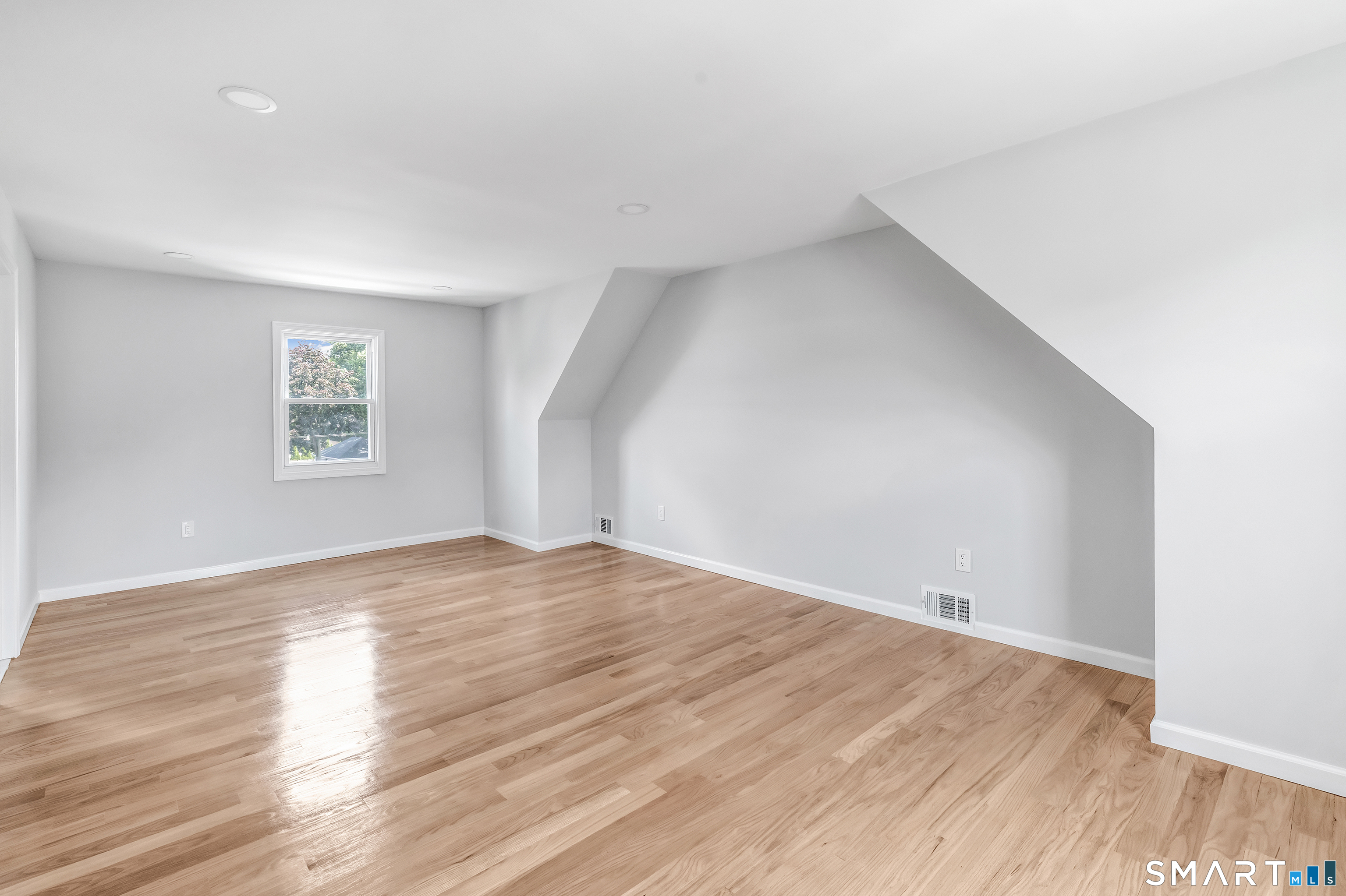 41 Burritt Avenue photo 26
