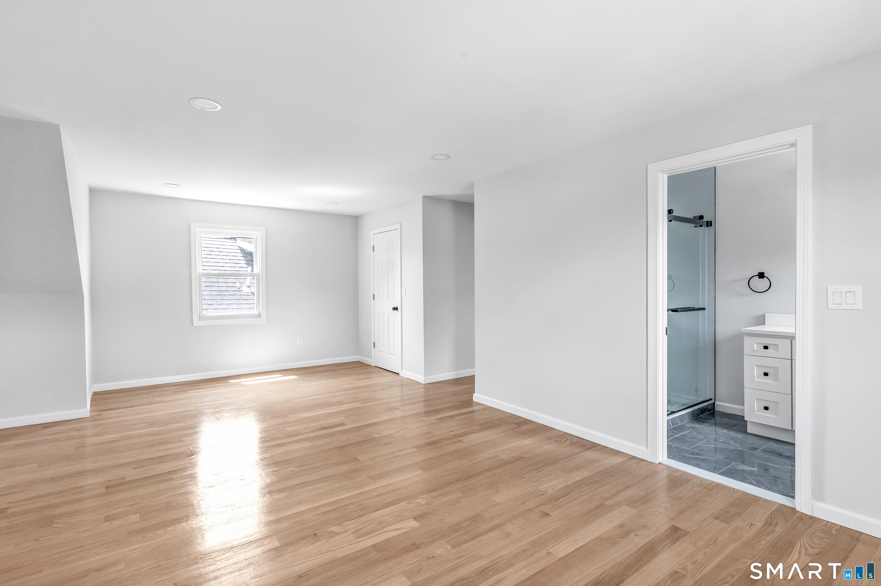 41 Burritt Avenue photo 28