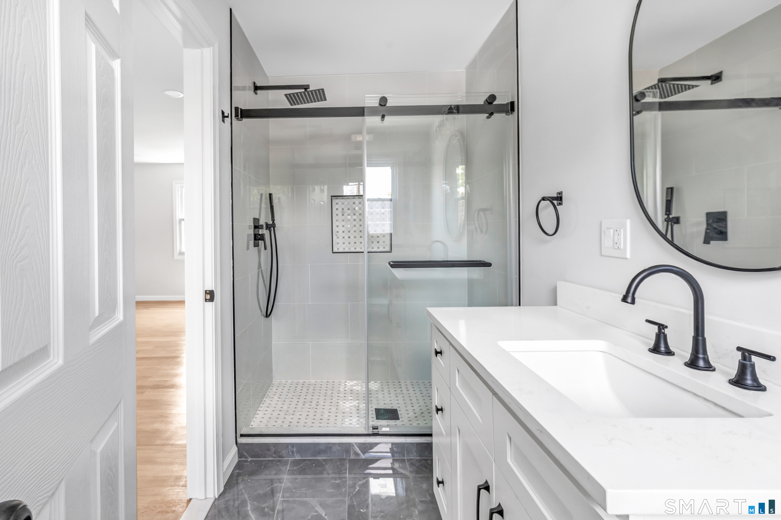 41 Burritt Avenue photo 30