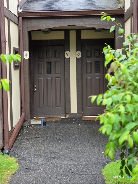 Photo 3 of Condo for sale at 4 Derby Ct #4, Brookfield, CT 06804 | MLS# 24212002 | Listing updated on 2026-10-18