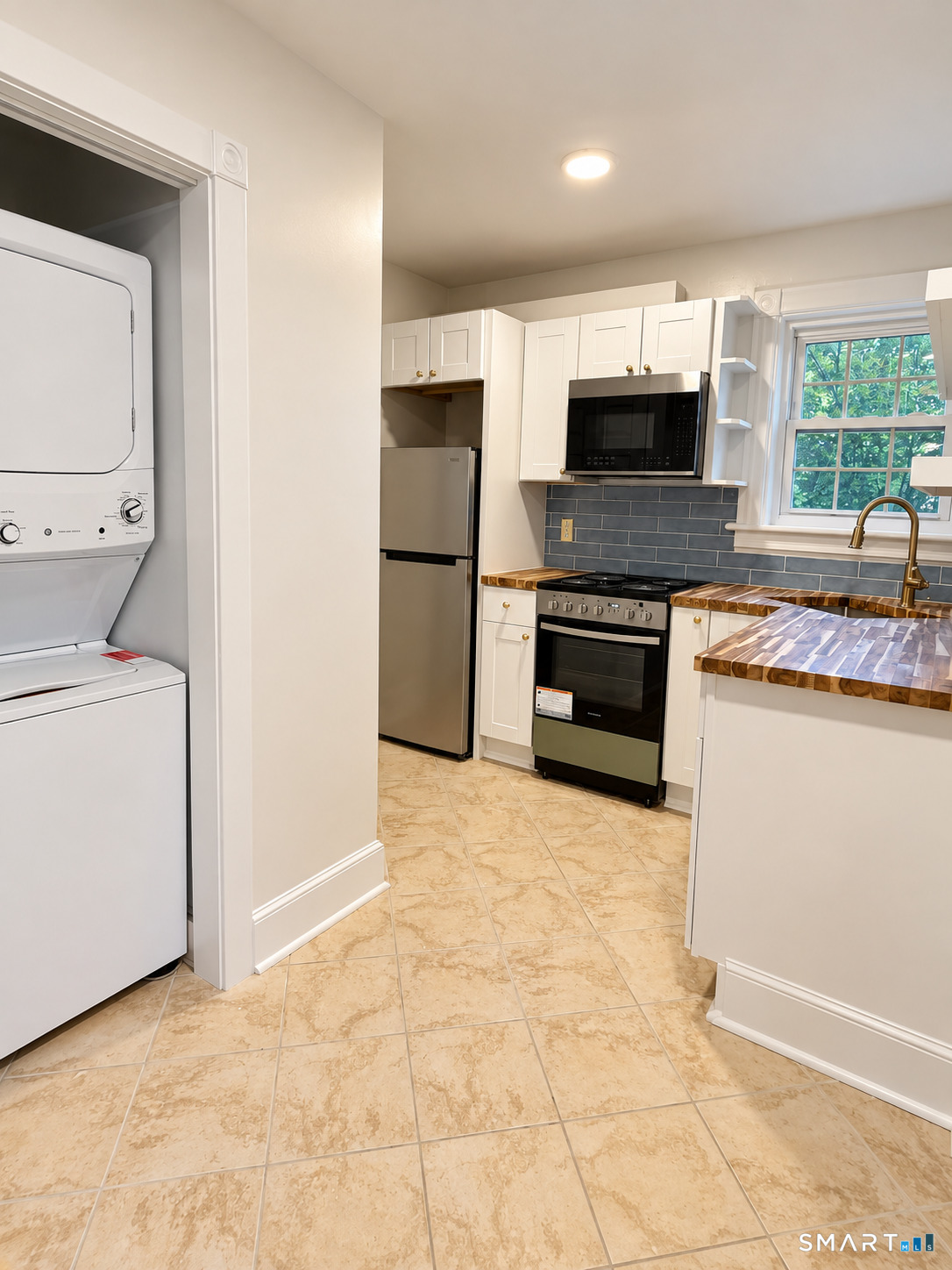 Foto 8 de Apartamento en renta en 192 Knickerbocker Avenue #2, Stamford, CT — $2,300/mes