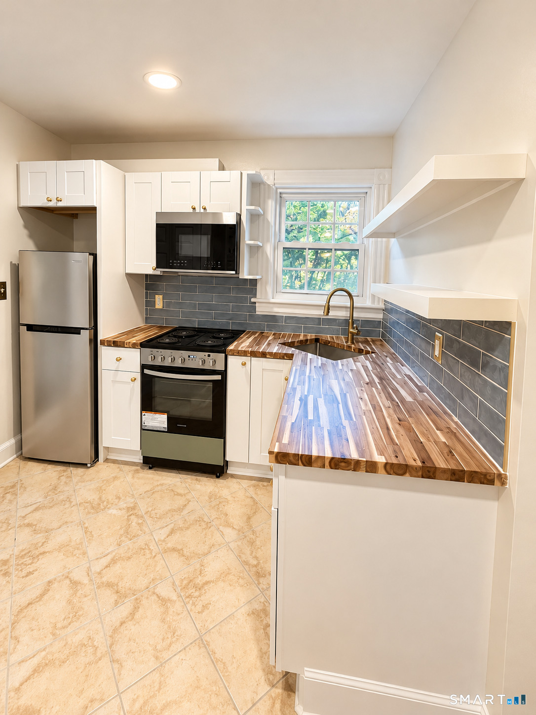 Foto 6 de Apartamento en renta en 192 Knickerbocker Avenue #2, Stamford, CT — $2,300/mes