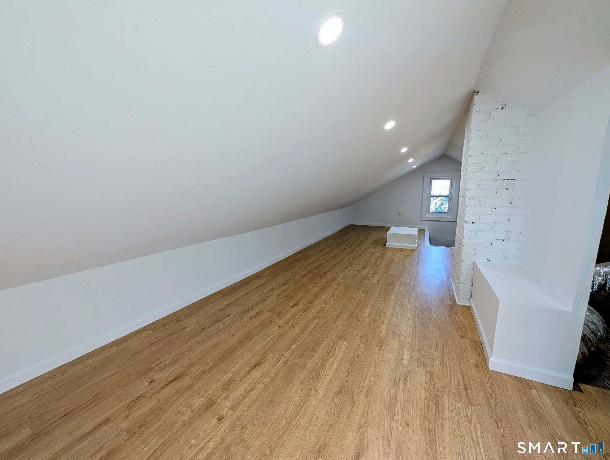 155 Moody photo 23