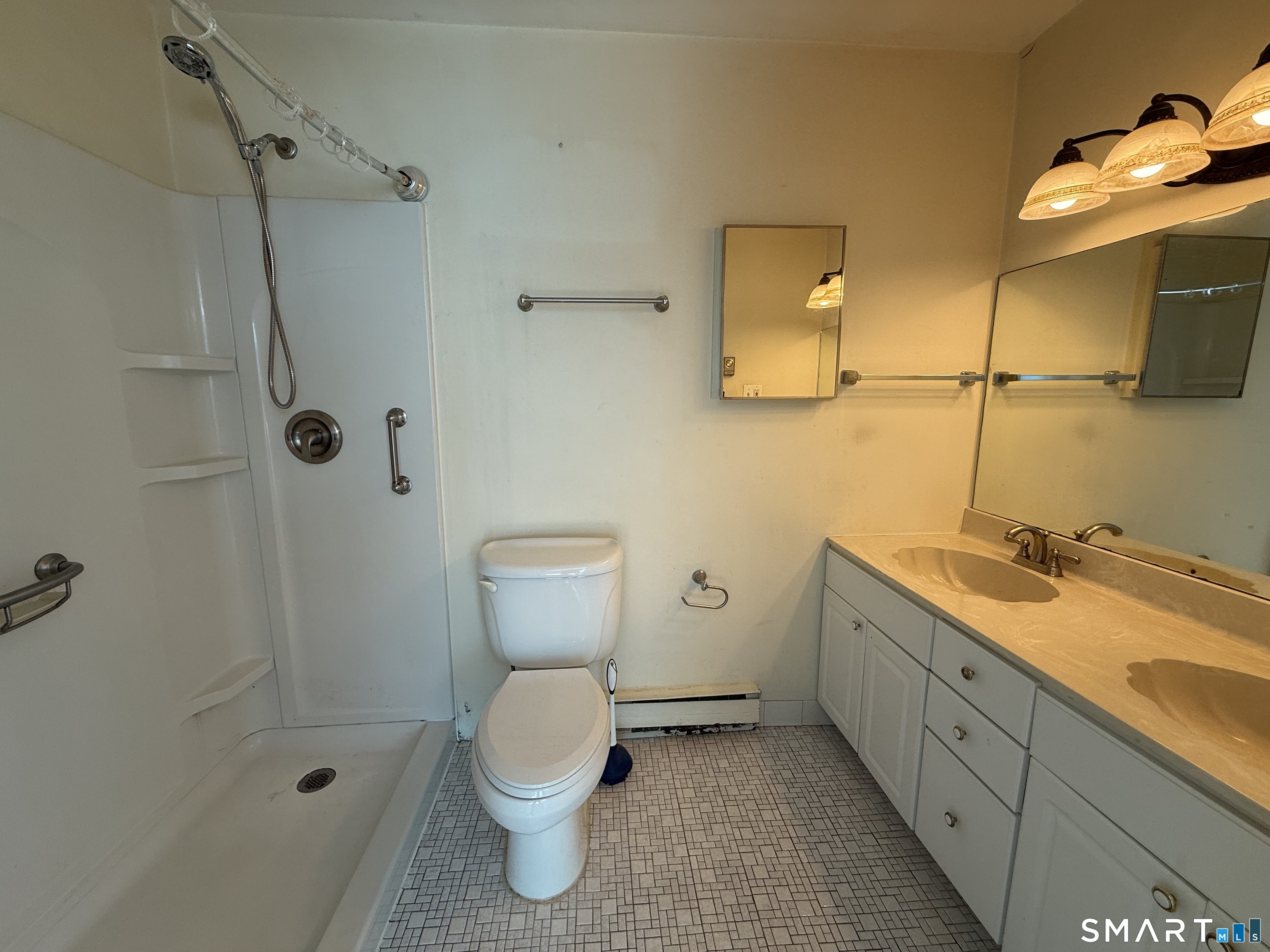 Foto 8 de Condominio en renta en 1460 Elm Street #325, Stratford, CT — $2,700/mes