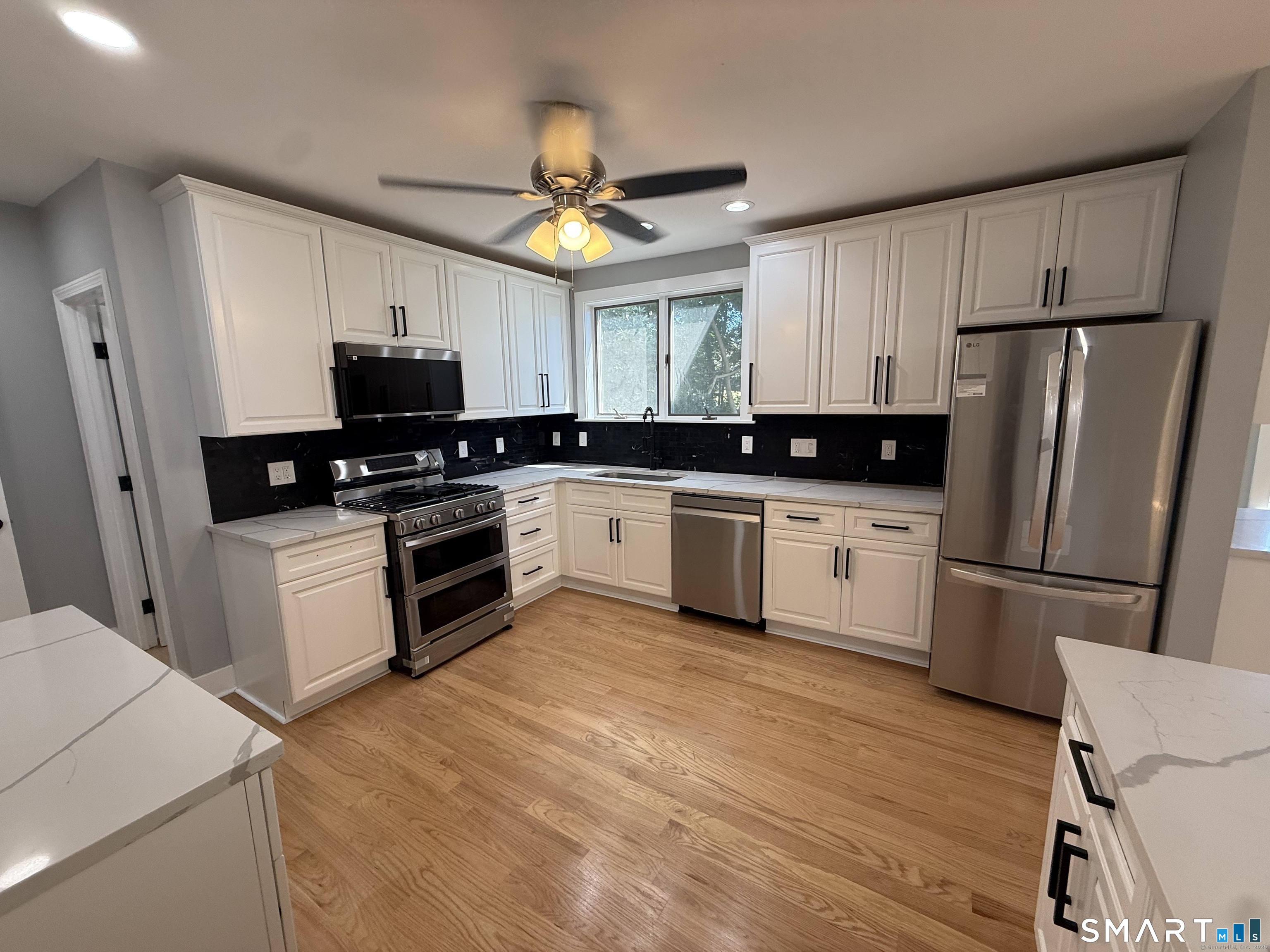Foto 9 de Casa en venta en 465 James Farm Road, Stratford, CT — $679,900