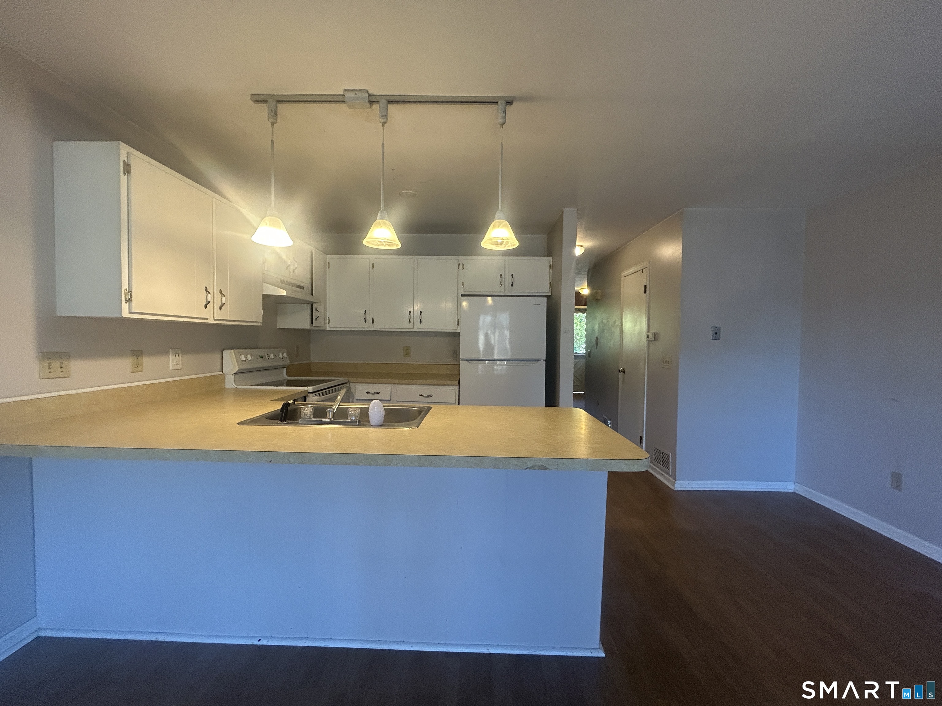 Foto 9 de Condominio en venta en 5 Deer Run #5, Bethel, CT — $320,000