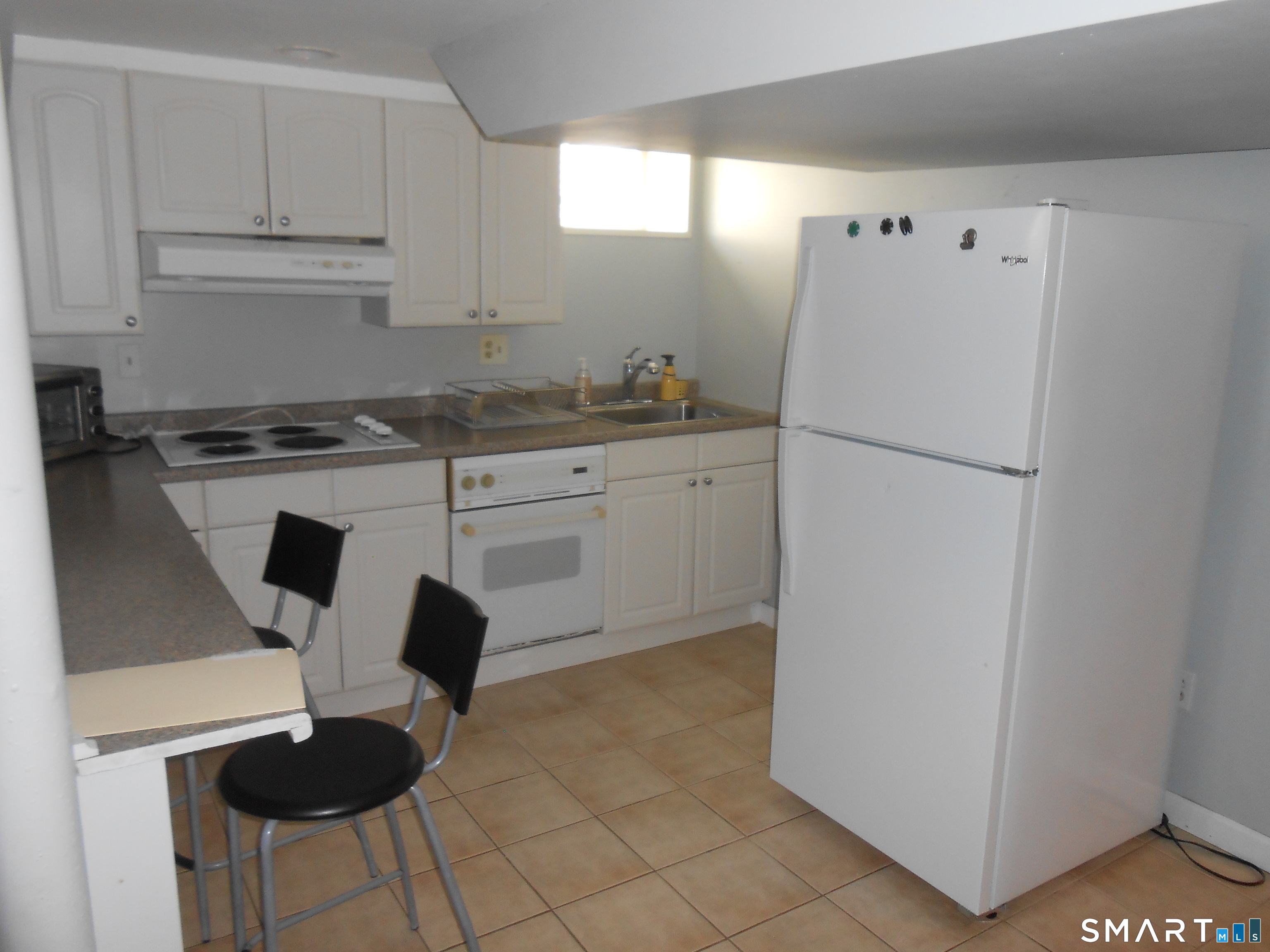 Foto 6 de Renta en 11 Cribbins Avenue, Shelton, CT — $1,700/mes
