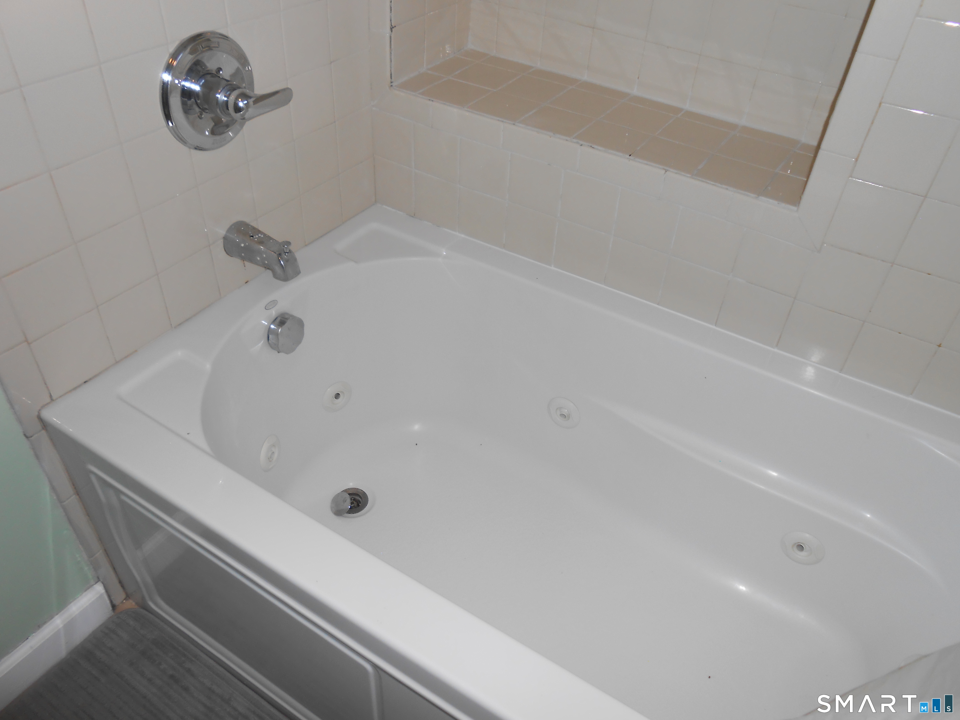 Foto 8 de Renta en 11 Cribbins Avenue, Shelton, CT — $1,700/mes