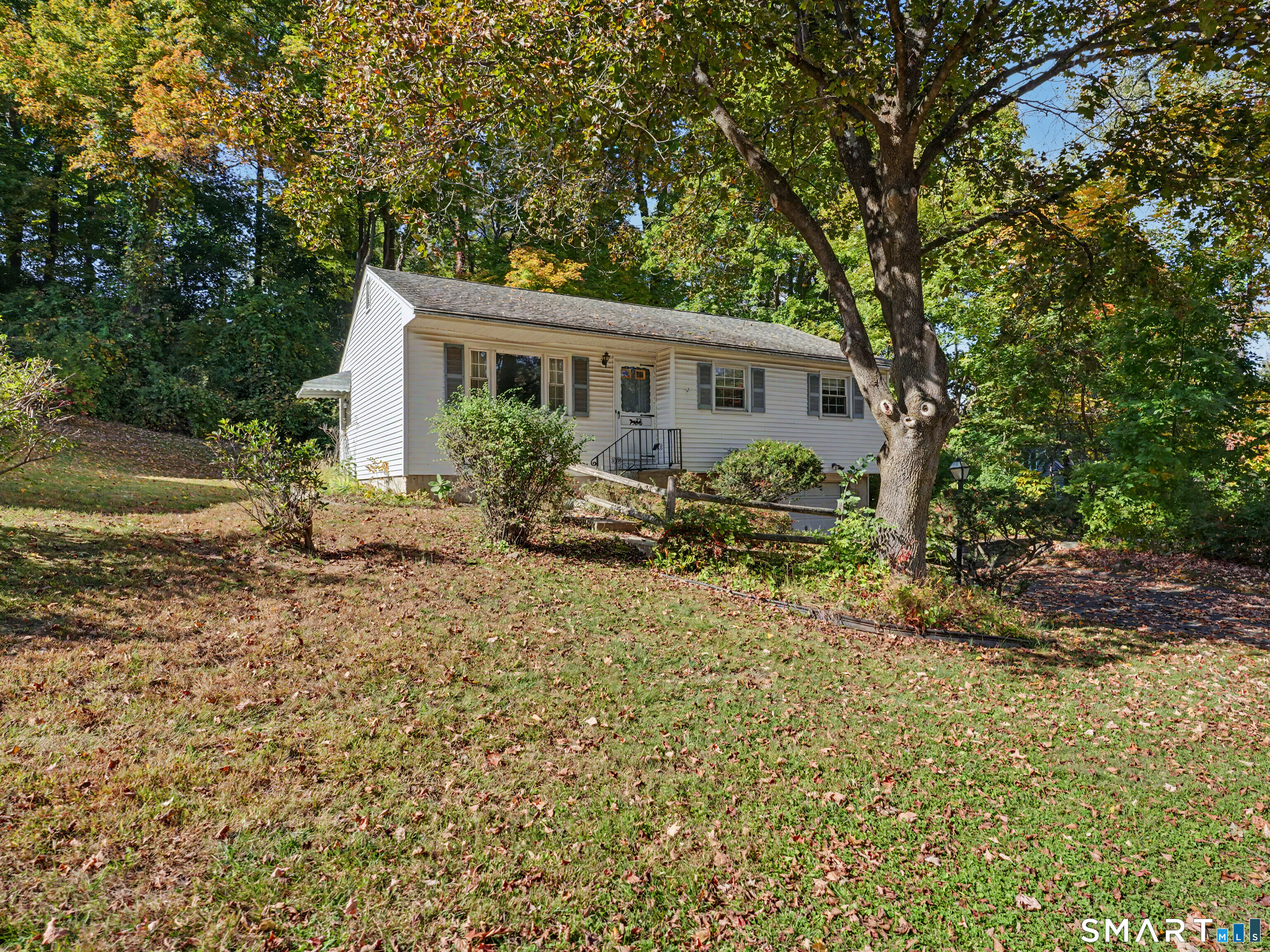 Foto 1 de Casa en venta en 2 Almar Drive, Bethel, CT — $410,000