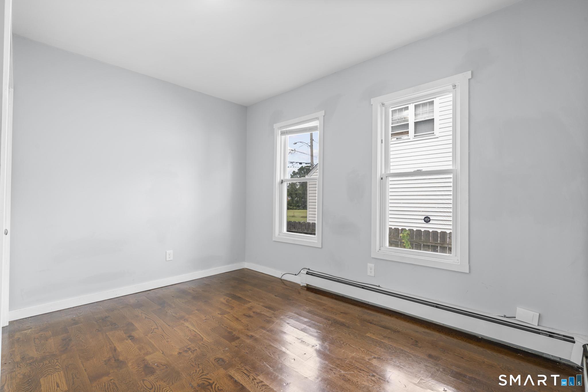 Foto 8 de Apartamento en renta en 62 Saint Michaels Avenue #1St Floor, Stratford, CT — $2,600/mes