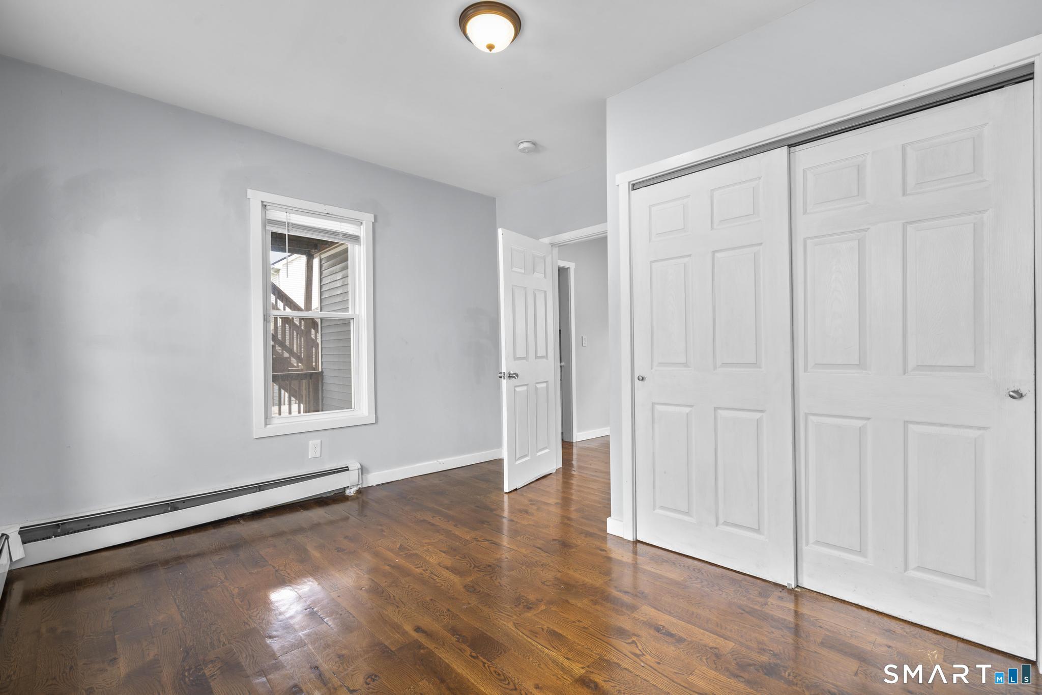 Foto 9 de Apartamento en renta en 62 Saint Michaels Avenue #1St Floor, Stratford, CT — $2,600/mes