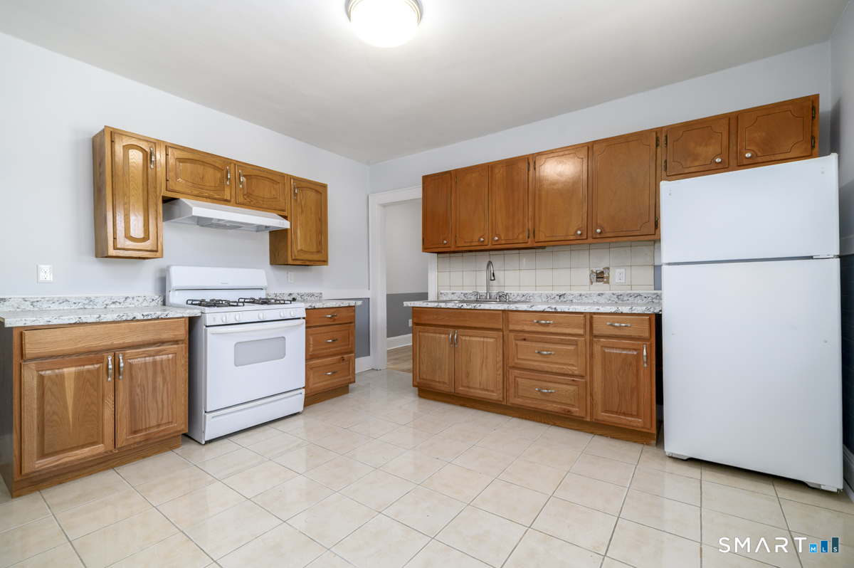 Foto 6 de Apartamento en renta en 324 Bruce Avenue #3, Stratford, CT — $2,100/mes