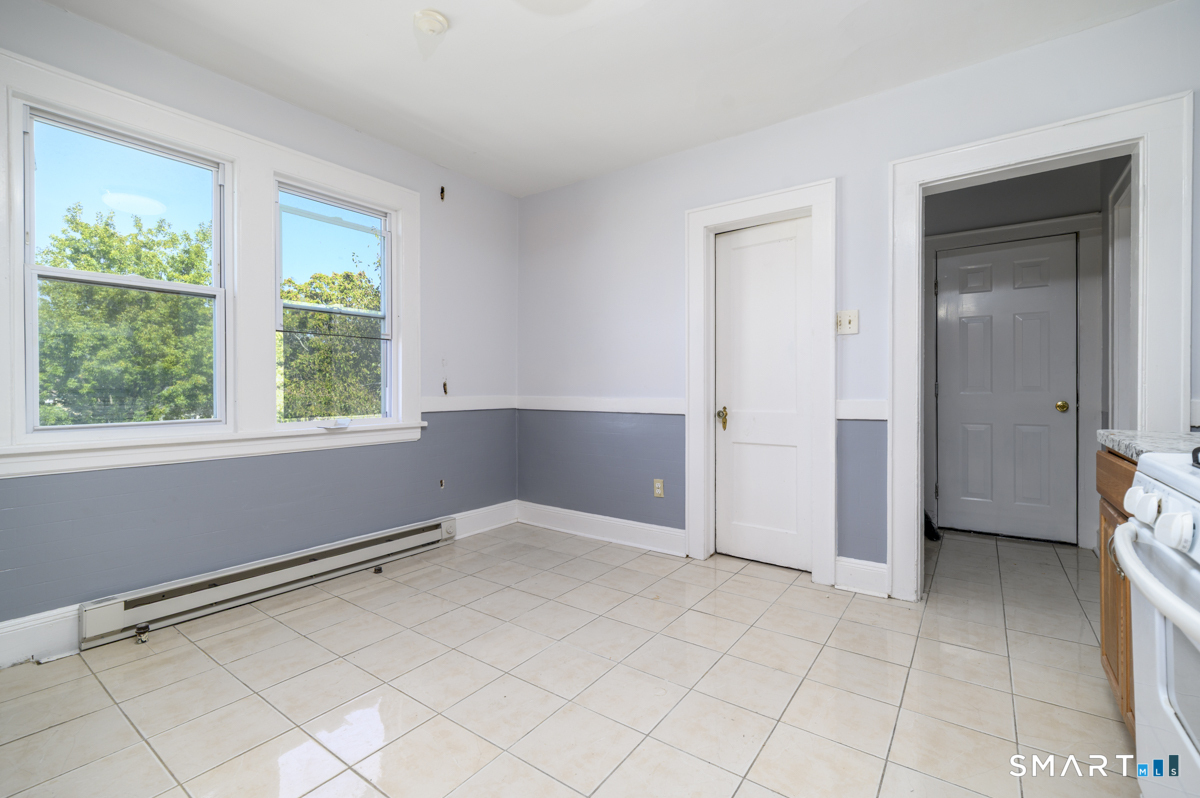Foto 7 de Apartamento en renta en 324 Bruce Avenue #3, Stratford, CT — $2,100/mes