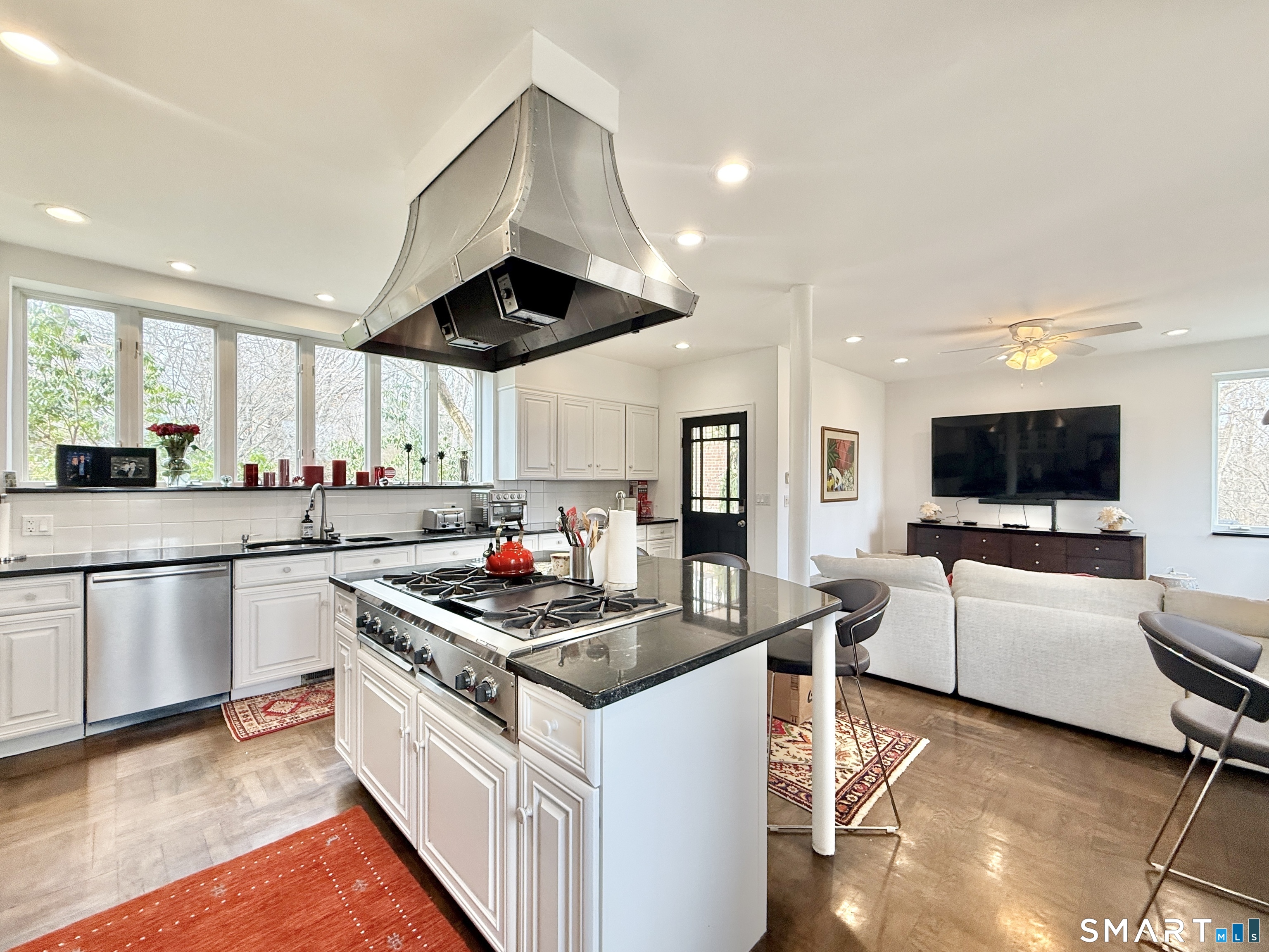 Foto 6 de Casa en renta en 57 Drum Hill Lane, Stamford, CT — $8,750/mes