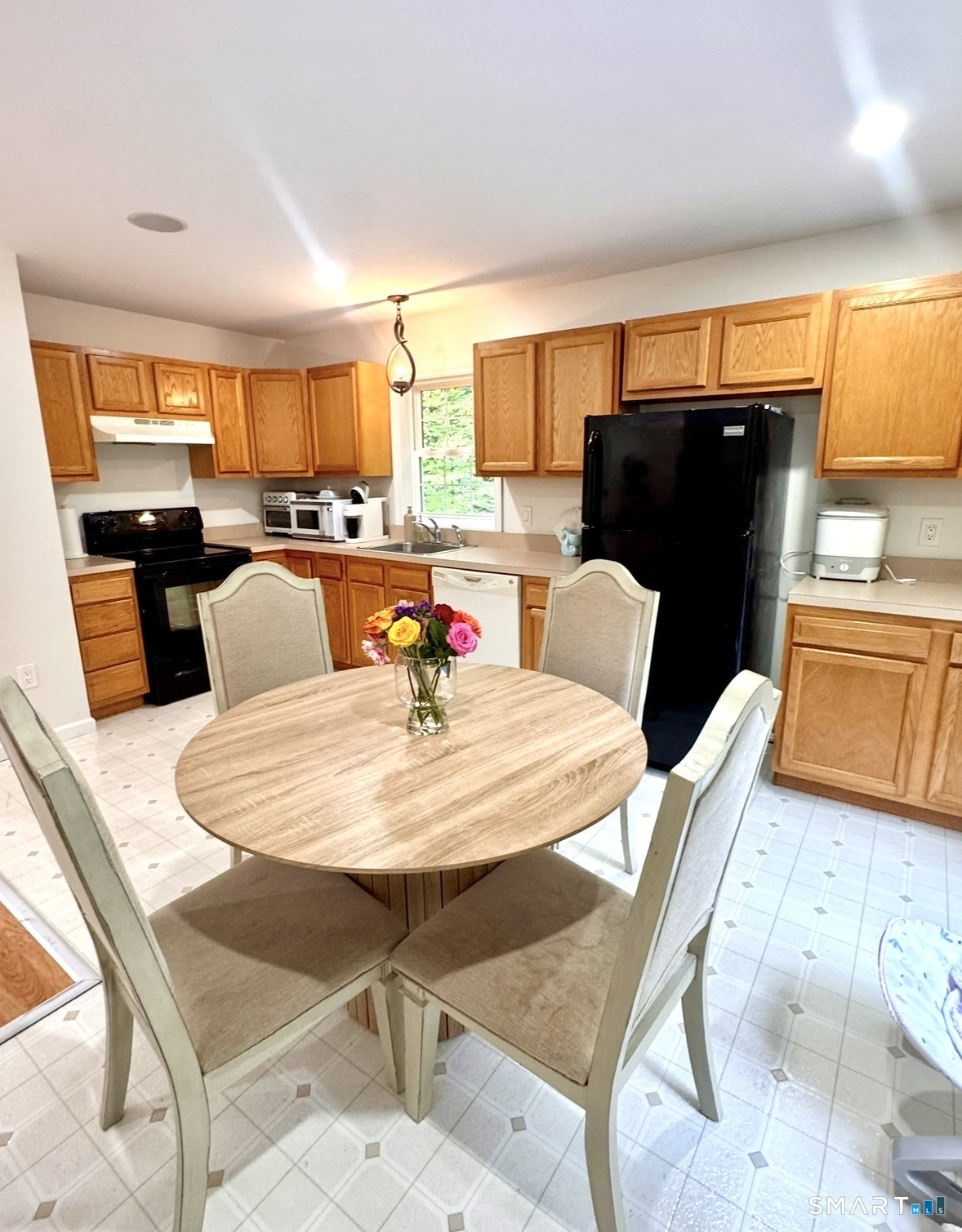 Foto 7 de Casa en renta en 24 Kanungum Trail, Shelton, CT — $2,850/mes