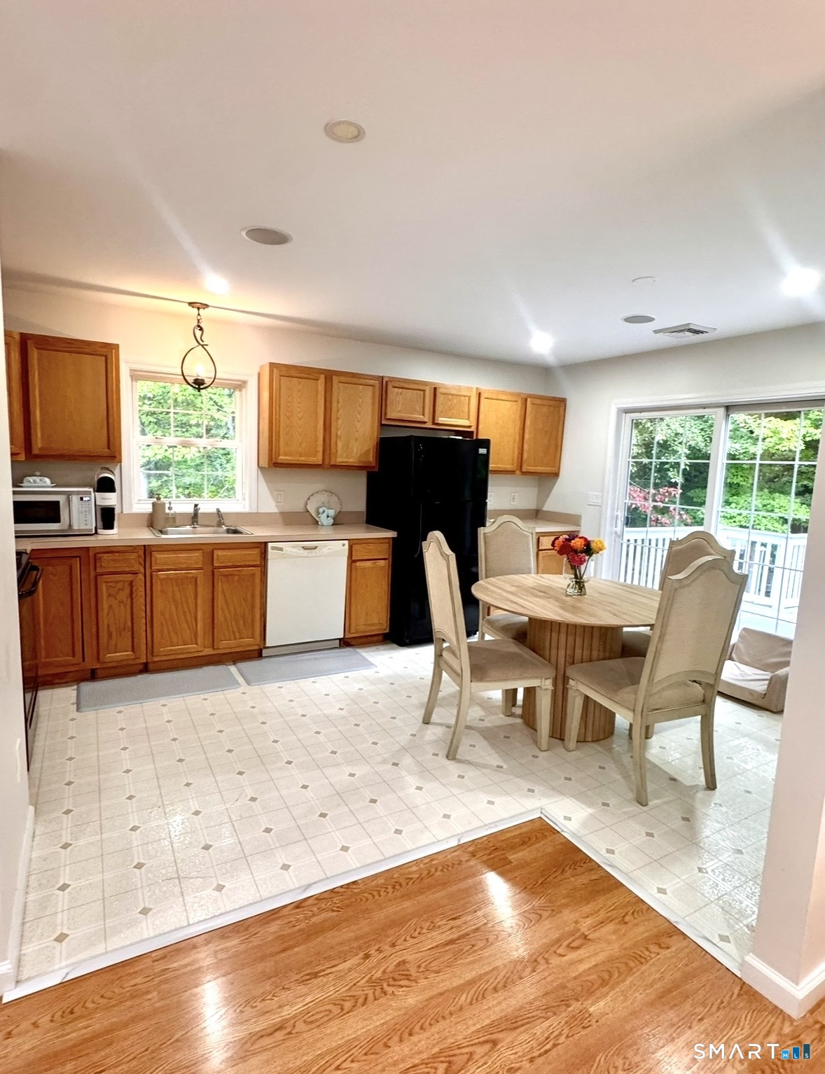 Foto 6 de Casa en renta en 24 Kanungum Trail, Shelton, CT — $2,850/mes