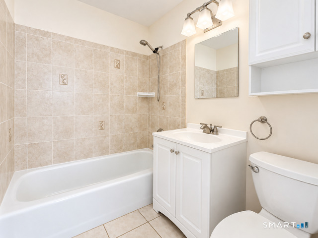Foto 8 de Condominio en renta en 2625 Park Avenue #7P, Bridgeport, CT — $2,800/mes