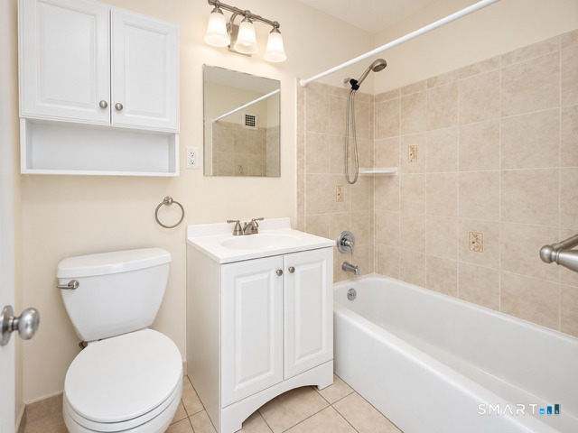 Foto 9 de Condominio en renta en 2625 Park Avenue #7P, Bridgeport, CT — $2,800/mes