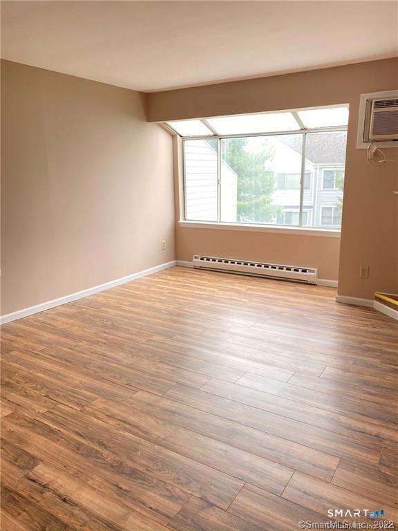 Foto 8 de Condominio en renta en 55 Mill Plain Road #30-16, Danbury, CT — $1,850/mes