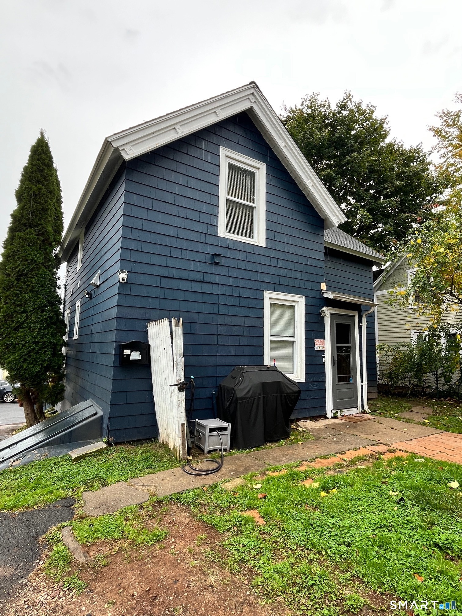 Photo 3 of Single family home for sale at 11 Greenwood St, New Britain, CT 06051 | MLS# 24213813 | Listing updated on 2026-10-19
