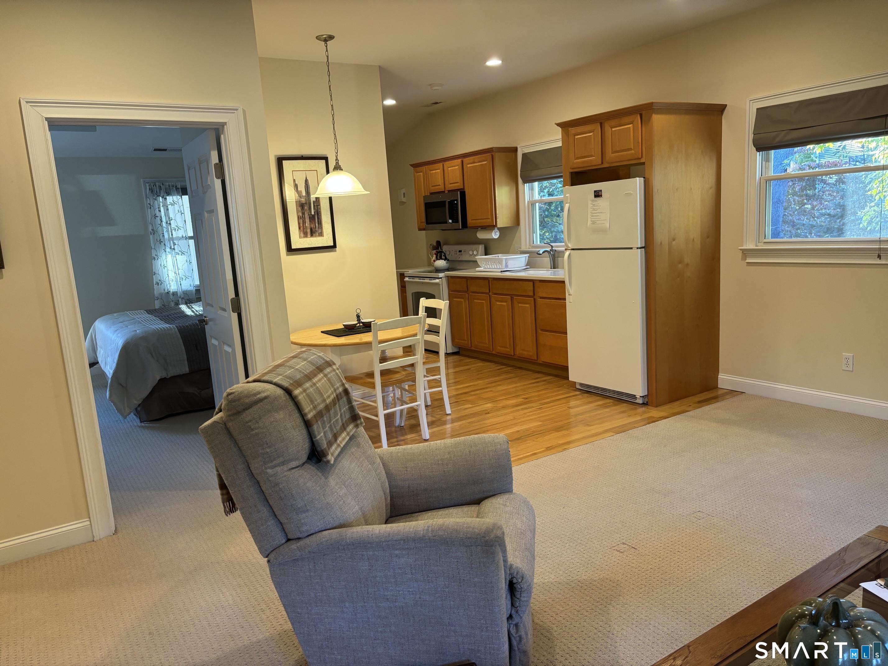 Foto 2 de Casa en renta en 88 Old Hawleyville Road, Bethel, CT — $2,500/mes