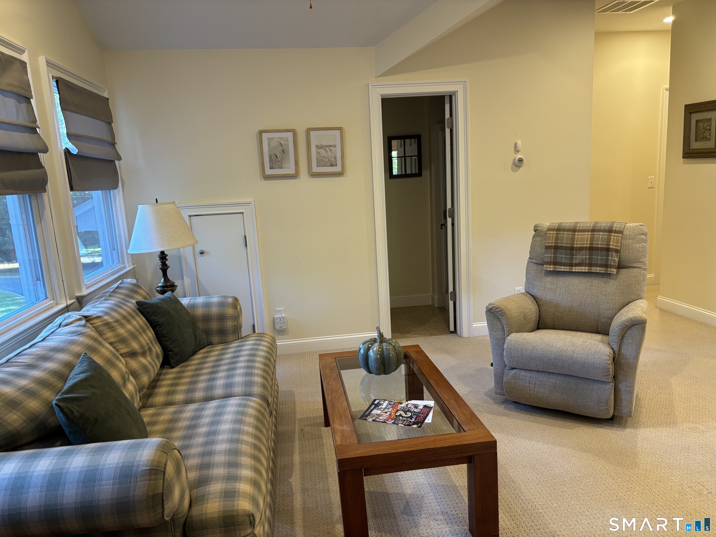 Foto 4 de Casa en renta en 88 Old Hawleyville Road, Bethel, CT — $2,500/mes