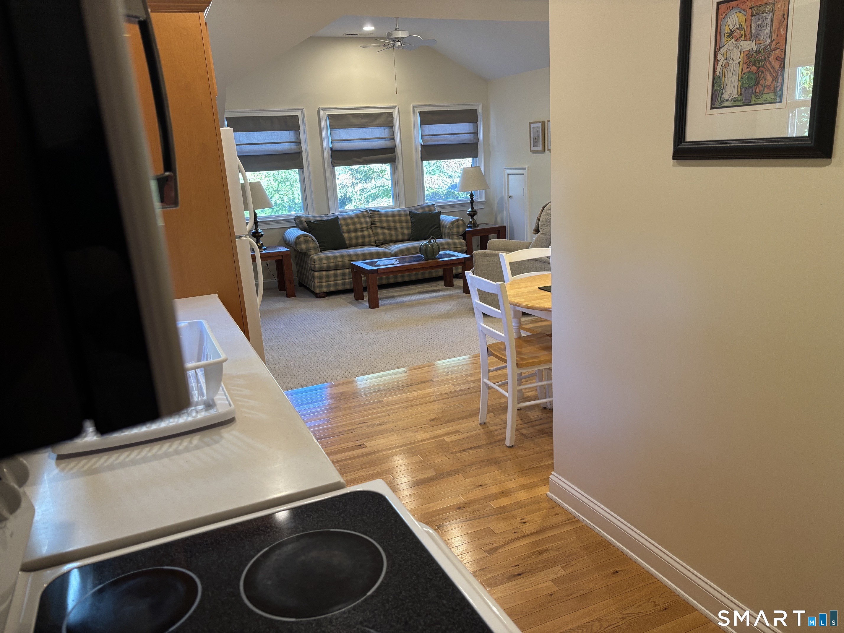 Foto 9 de Casa en renta en 88 Old Hawleyville Road, Bethel, CT — $2,500/mes